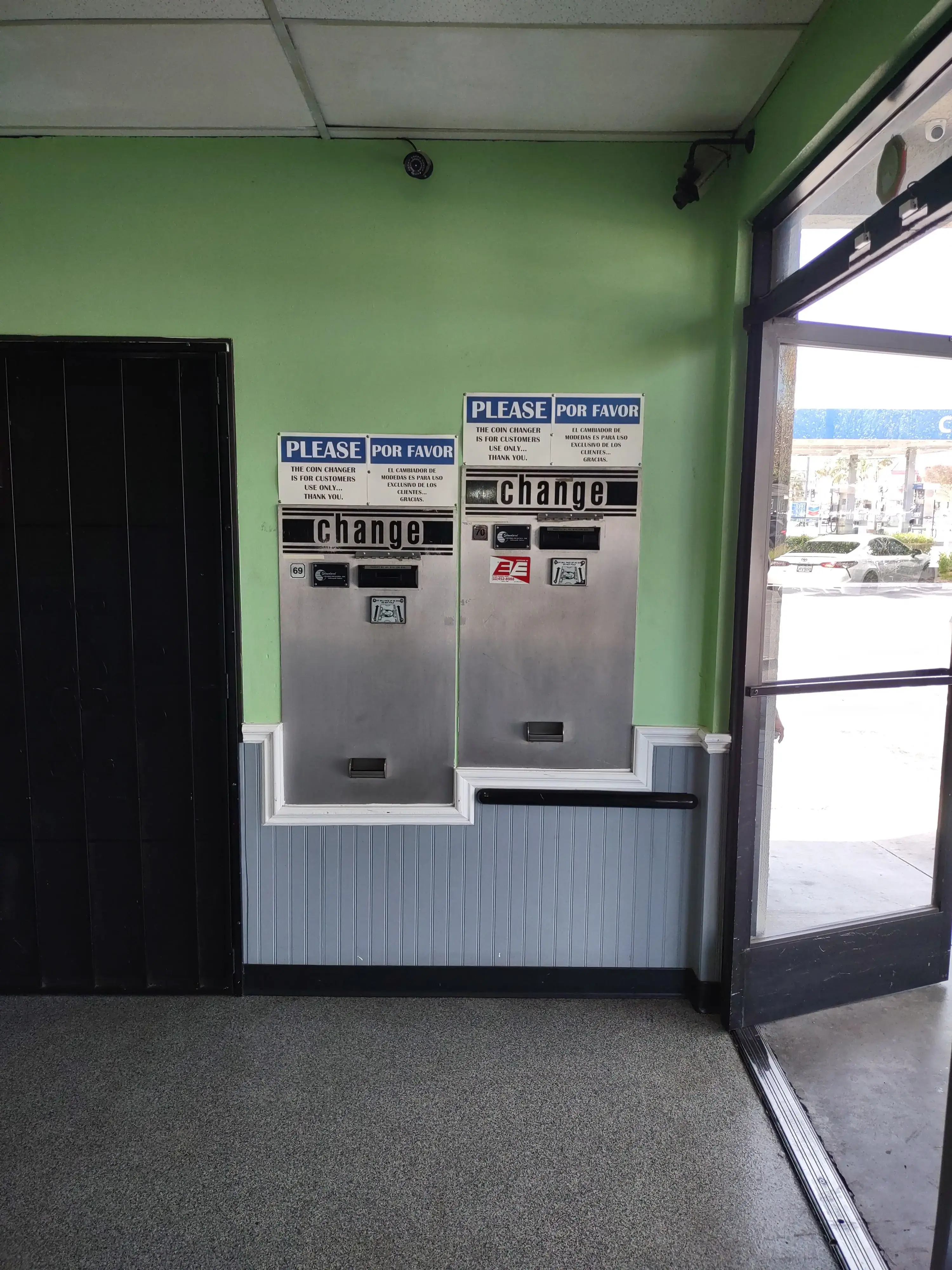 Tiny bubbles laundromat - Image 17