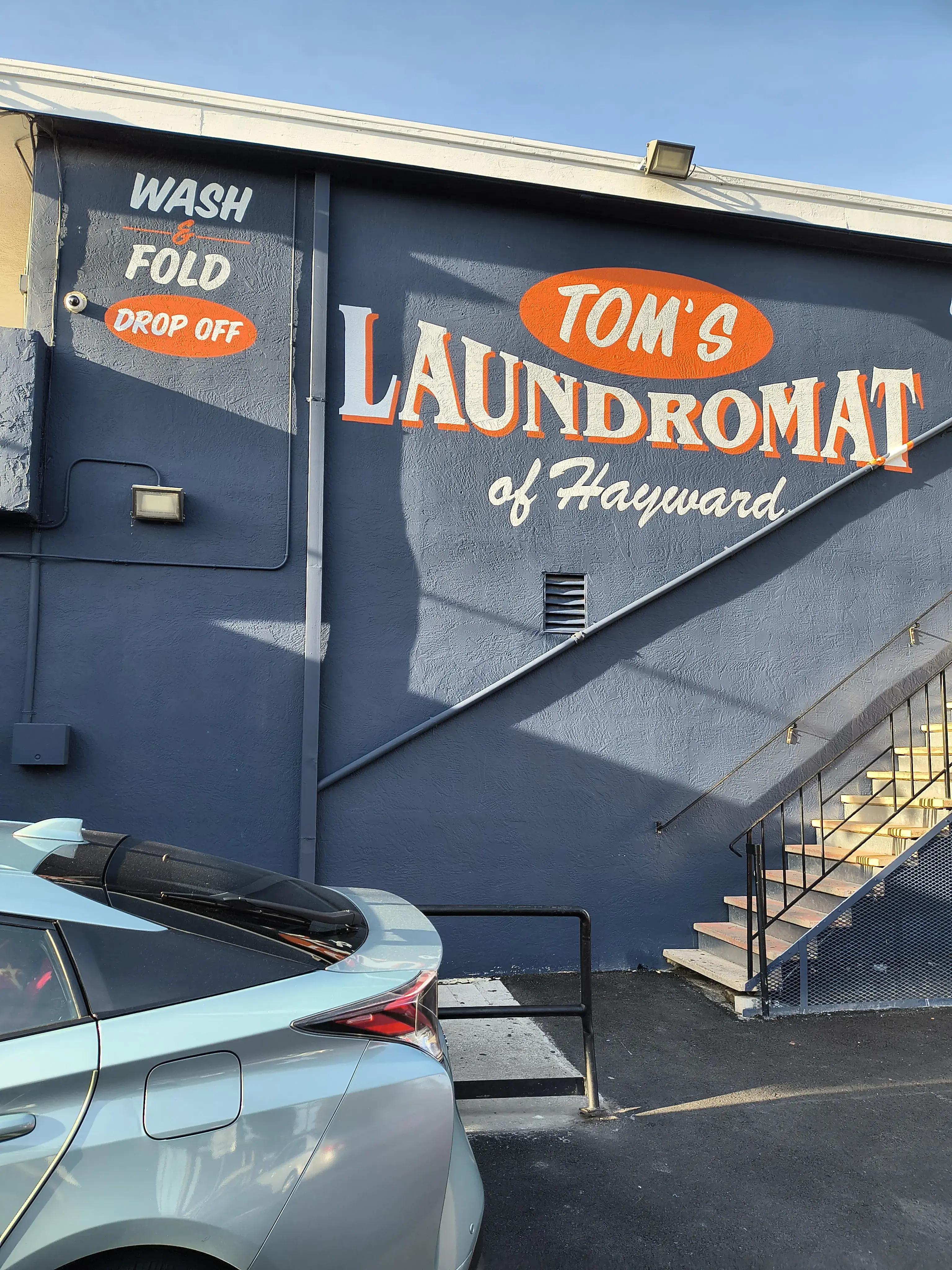 Tom's Laundromat of Hayward thumbnail 5