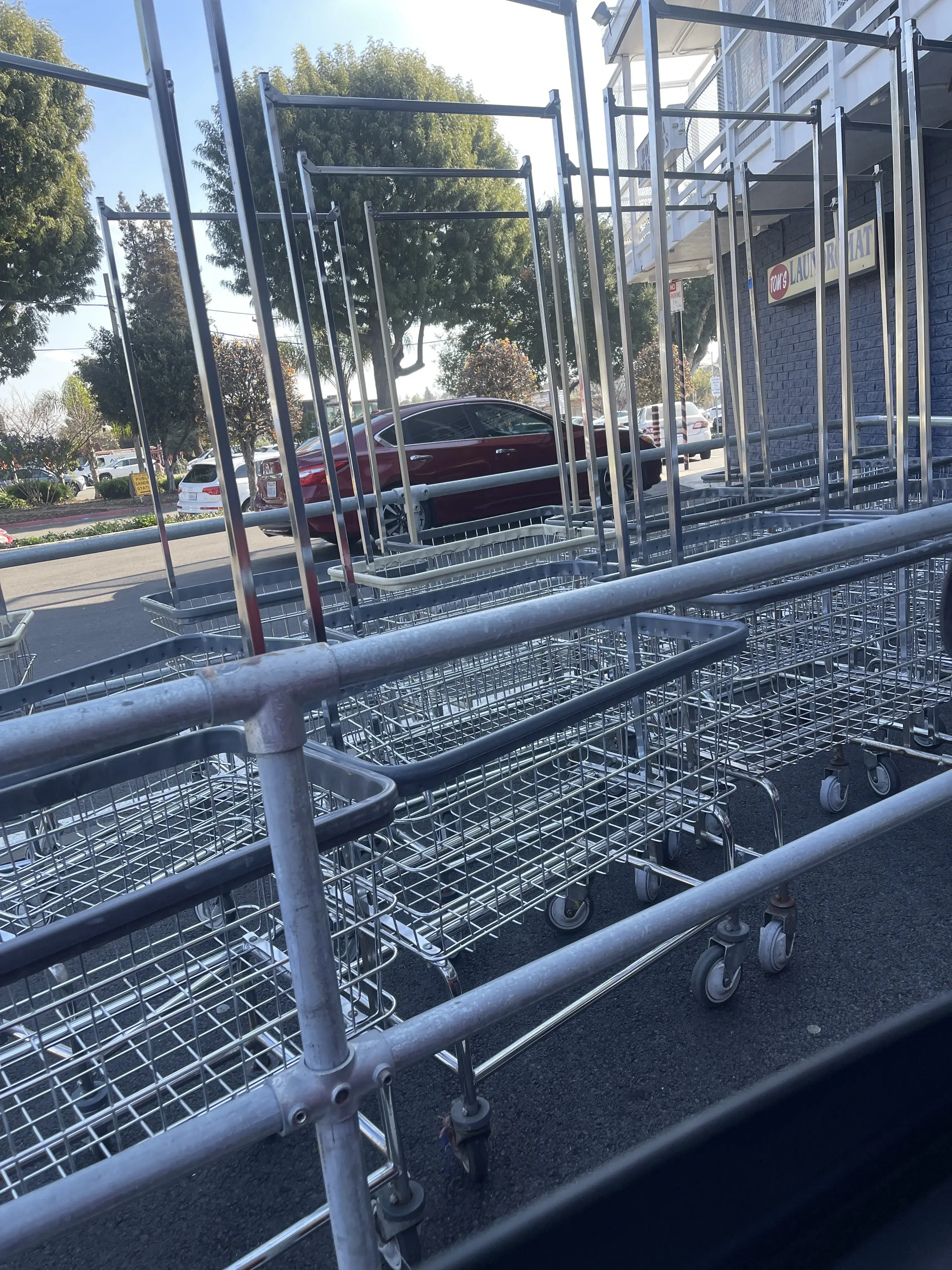 Tom's Laundromat of Hayward - Image 13