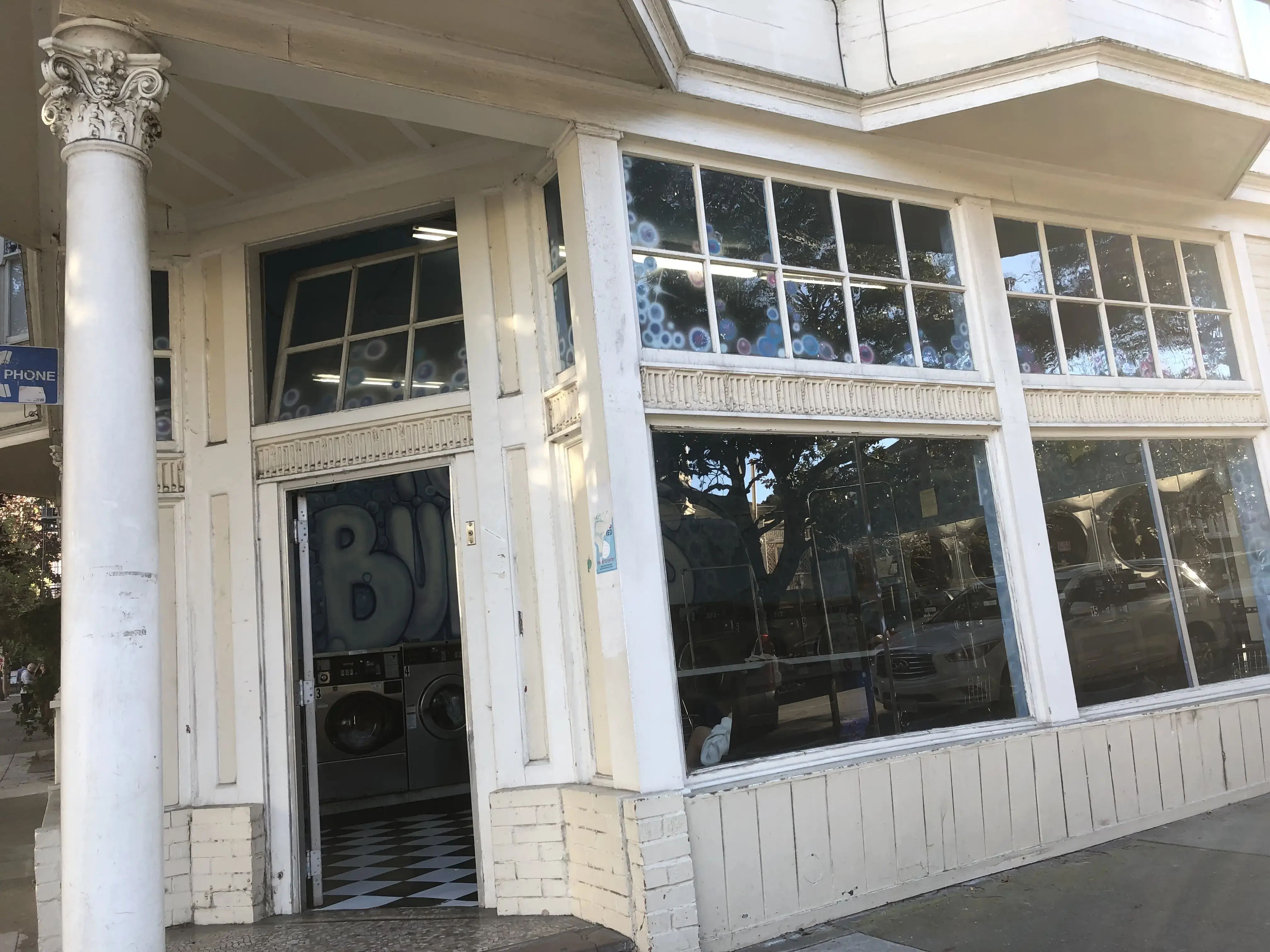 Tons of Bubbles Laundromat - Image 8