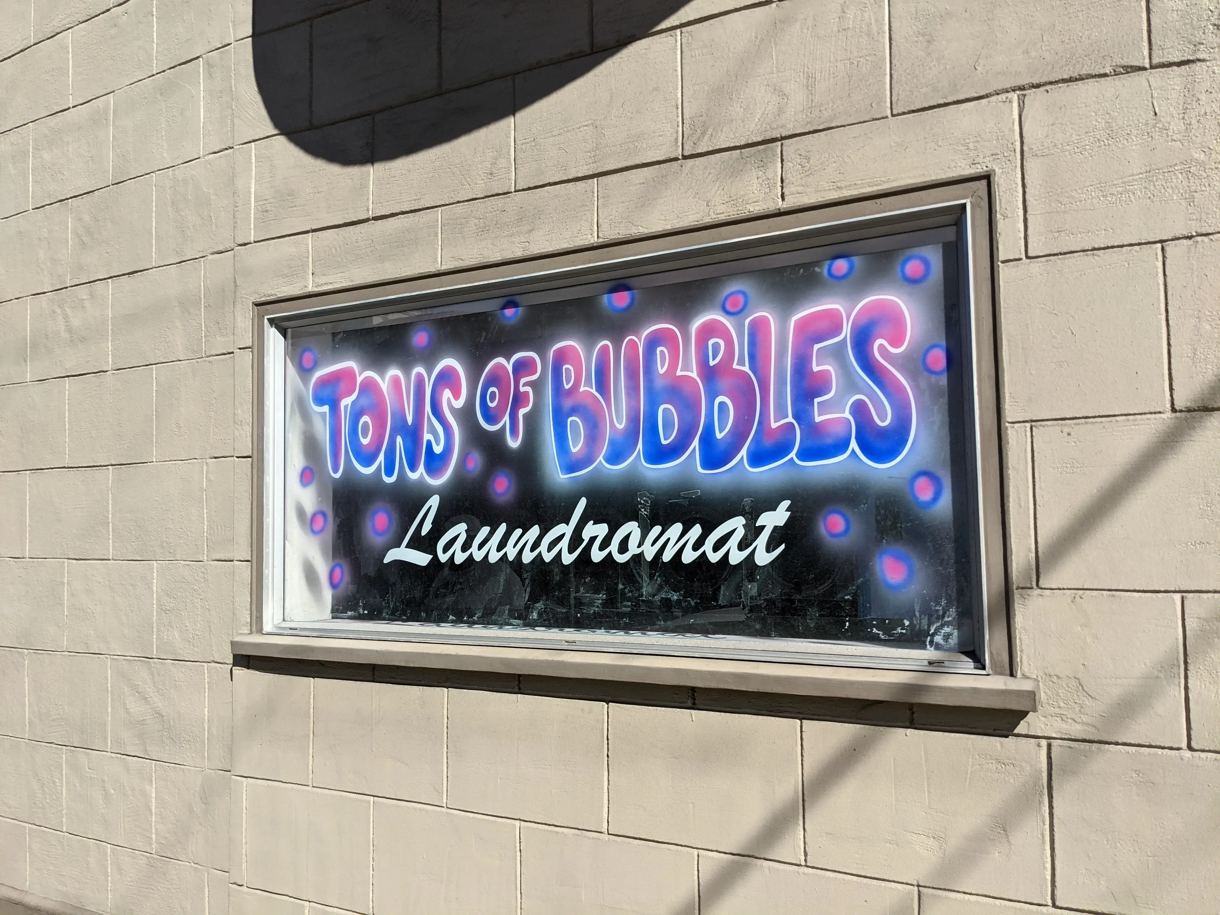 Tons of Bubbles Laundromat - Image 11