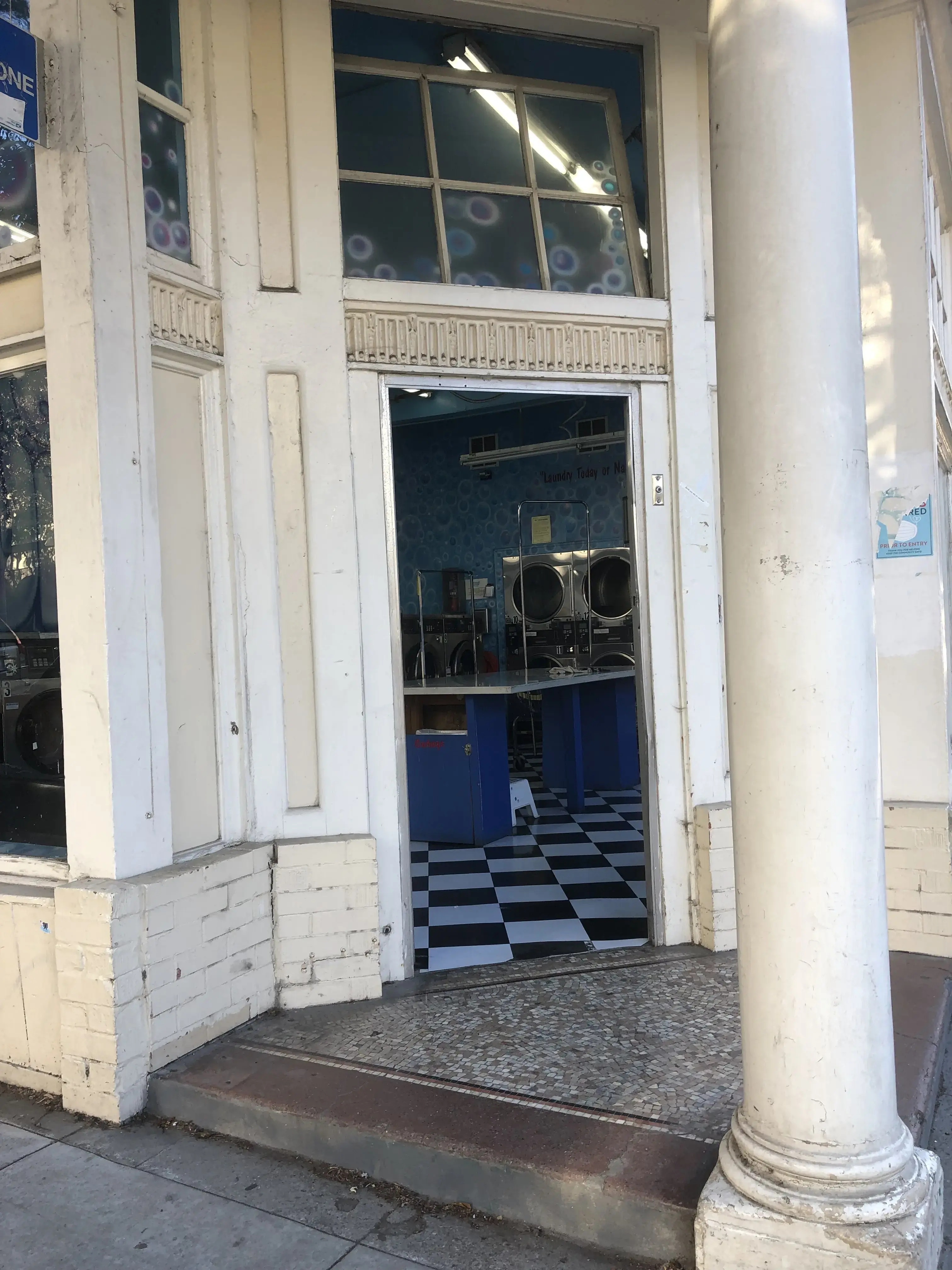 Tons of Bubbles Laundromat - Image 6