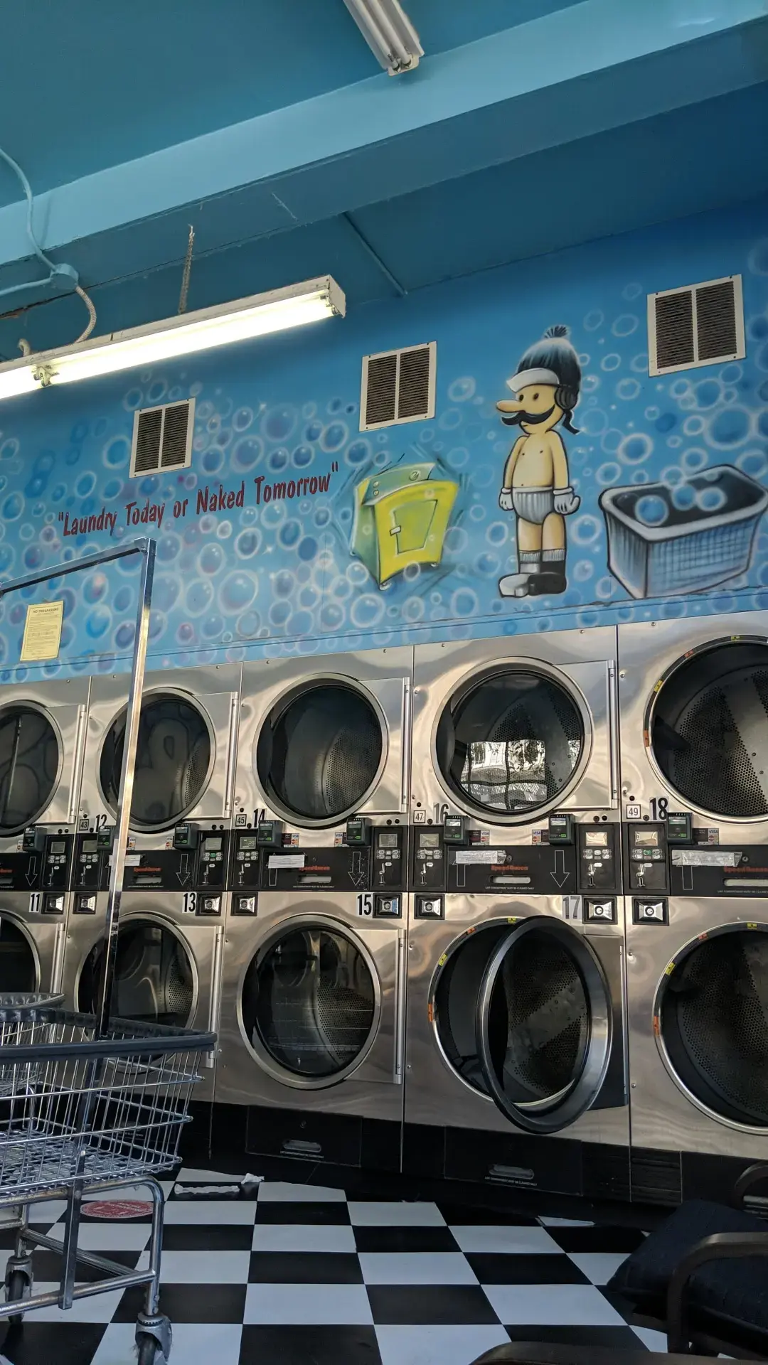 Tons of Bubbles Laundromat - Image 4