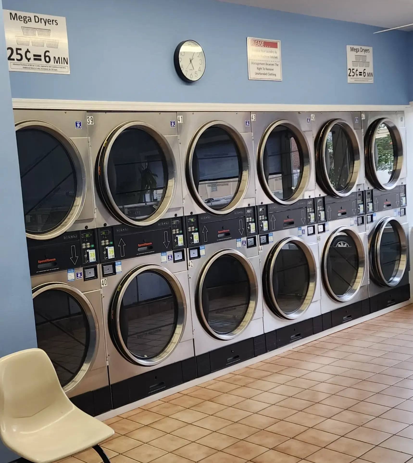 Tony's Laundromat - Image 13