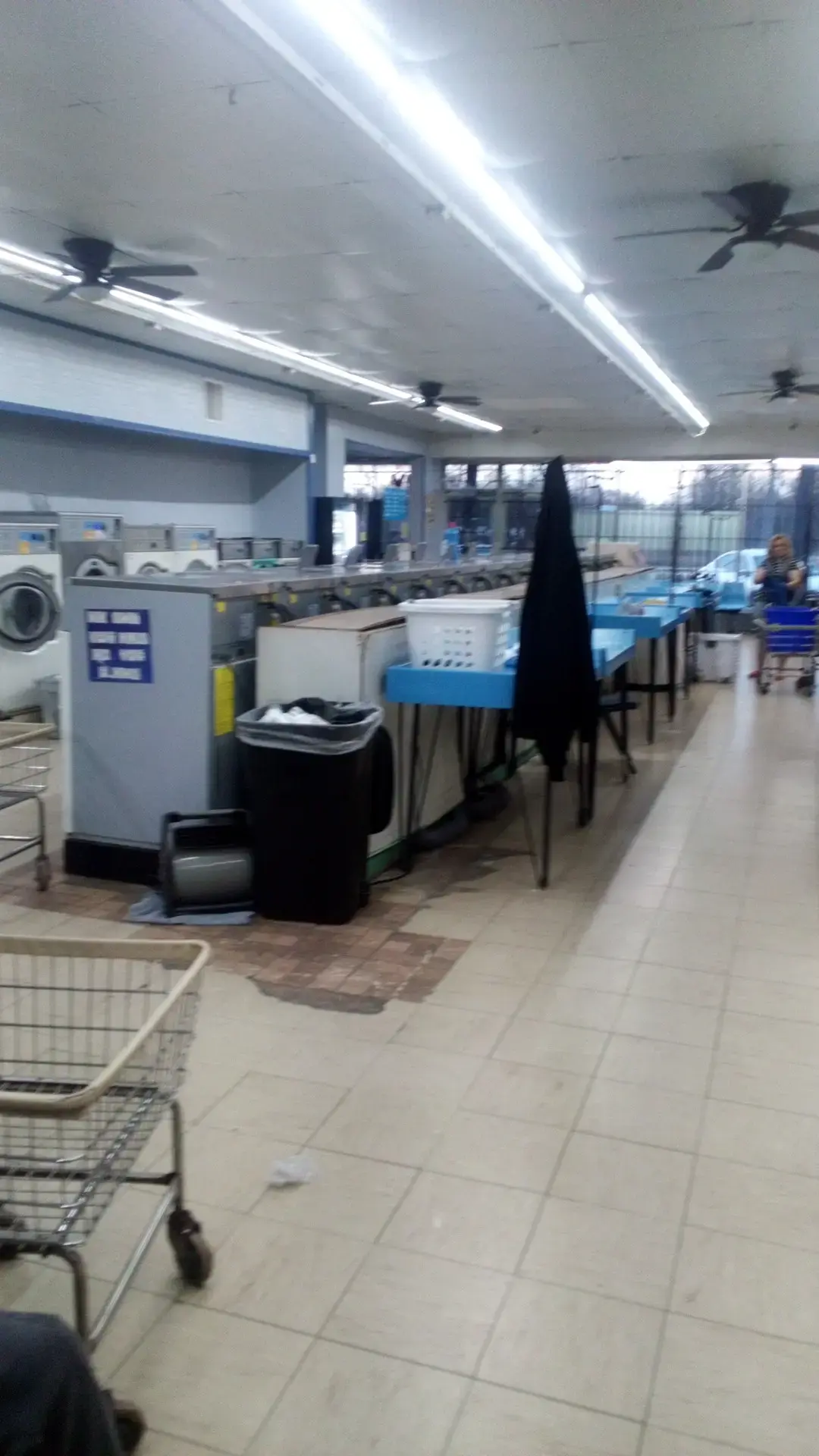 Top Hat Laundry & Cleaners thumbnail 4