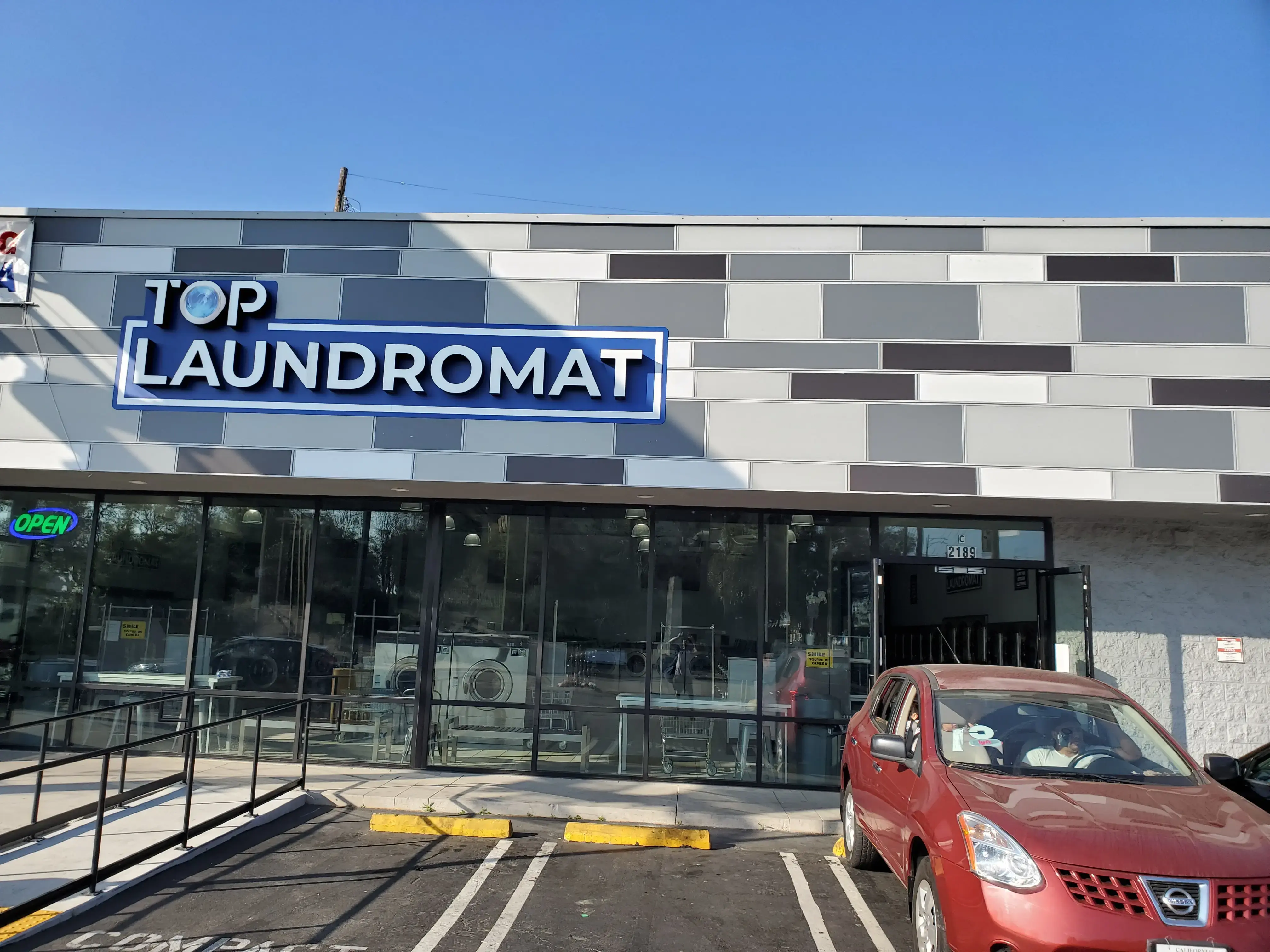 Top Laundromat - Image 4