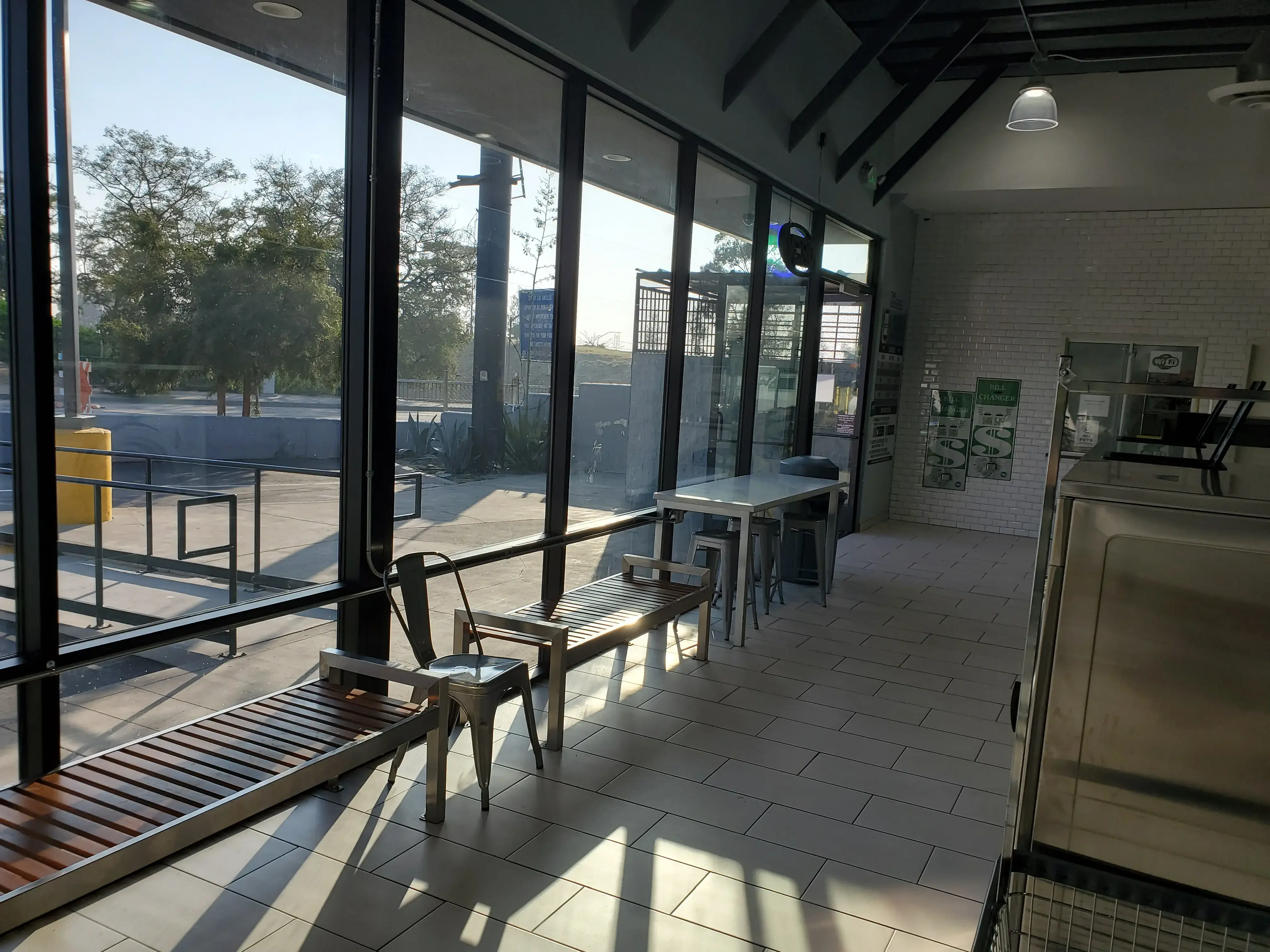 Top Laundromat - Image 14
