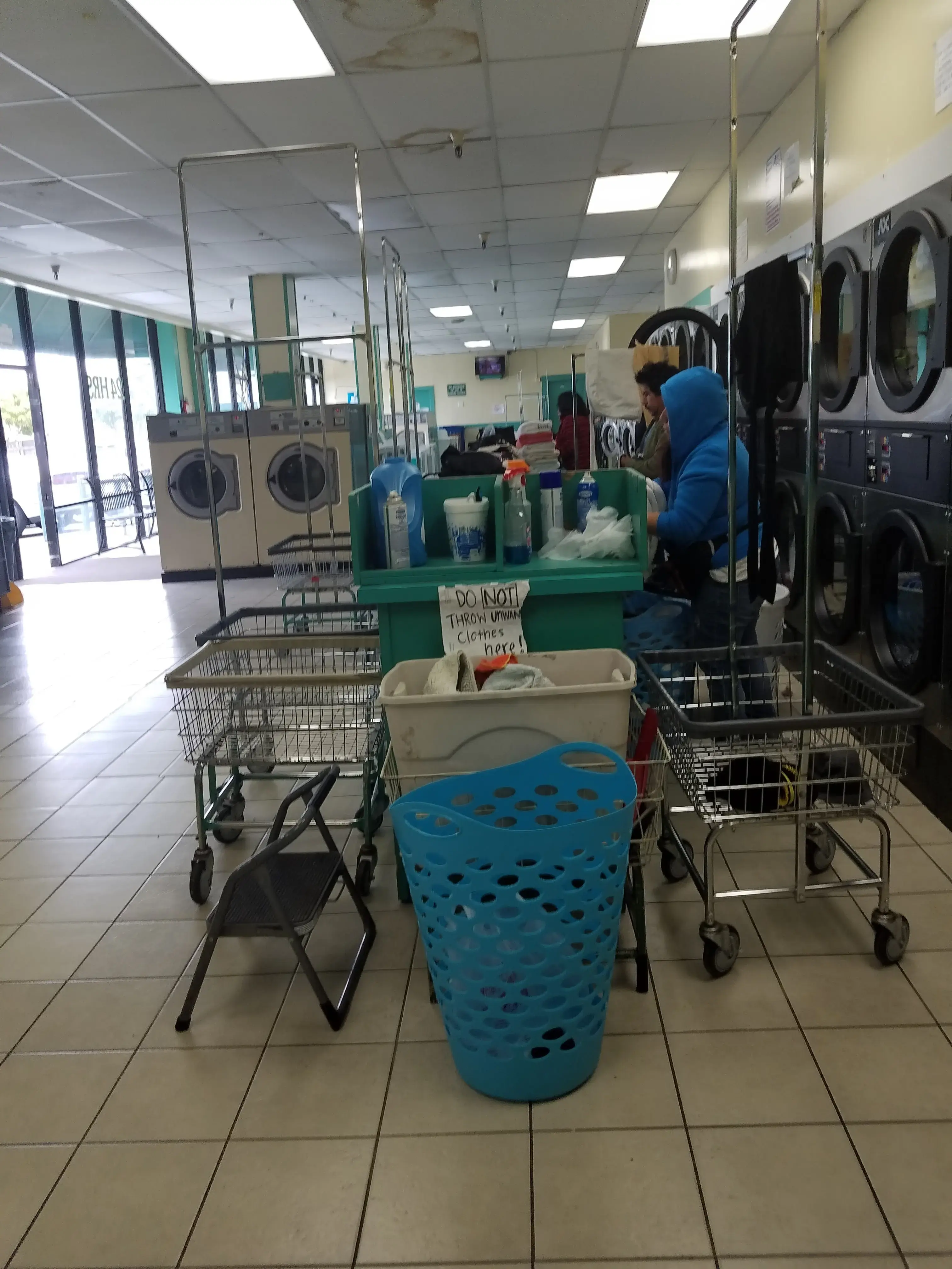 Top of the Hill Clean Laundromat - Image 13