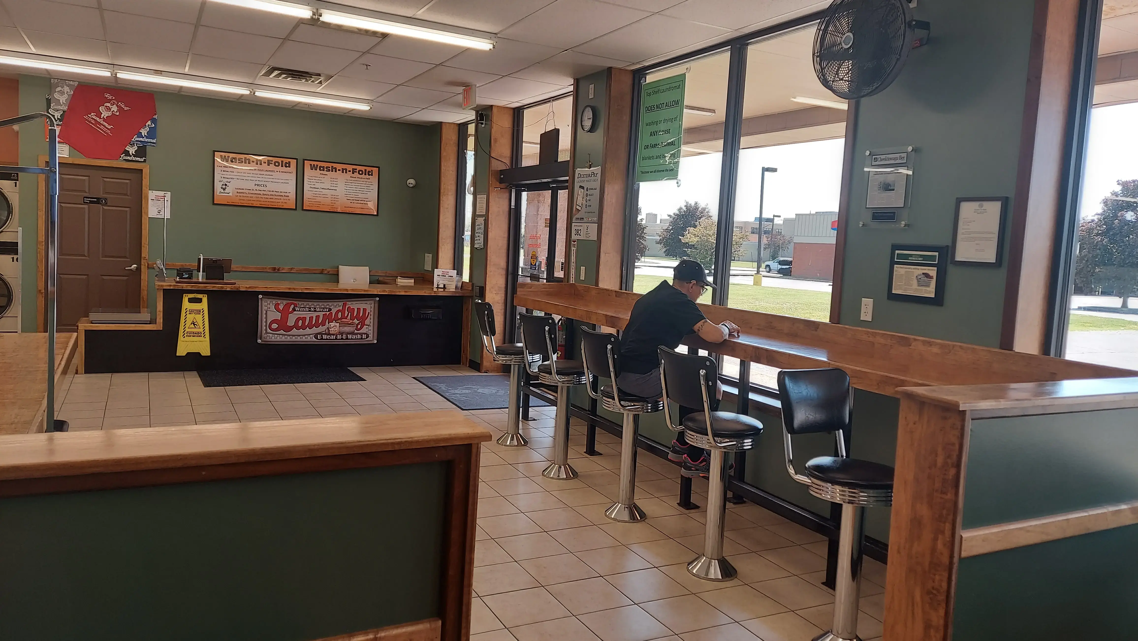 Top Shelf Laundromat and Wash-n-Fold thumbnail 13