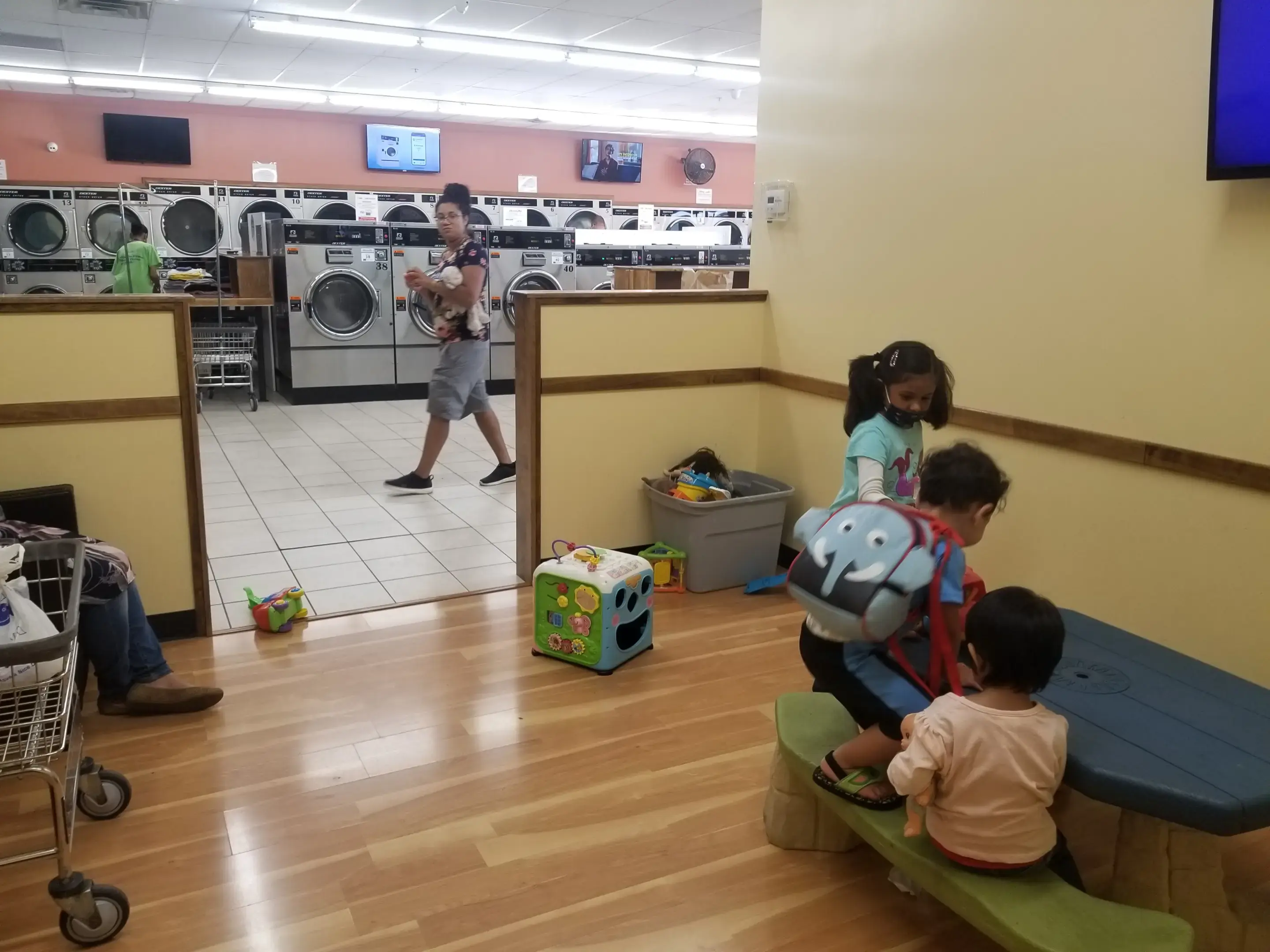 Top Shelf Laundromat and Wash-n-Fold thumbnail 12