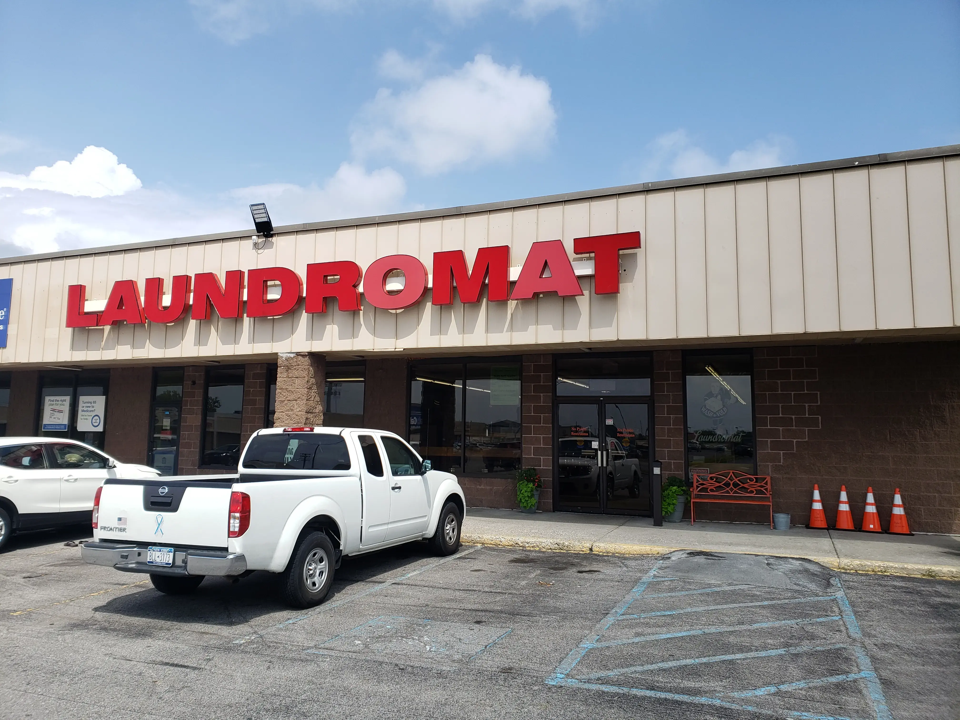 Top Shelf Laundromat and Wash-n-Fold thumbnail 7