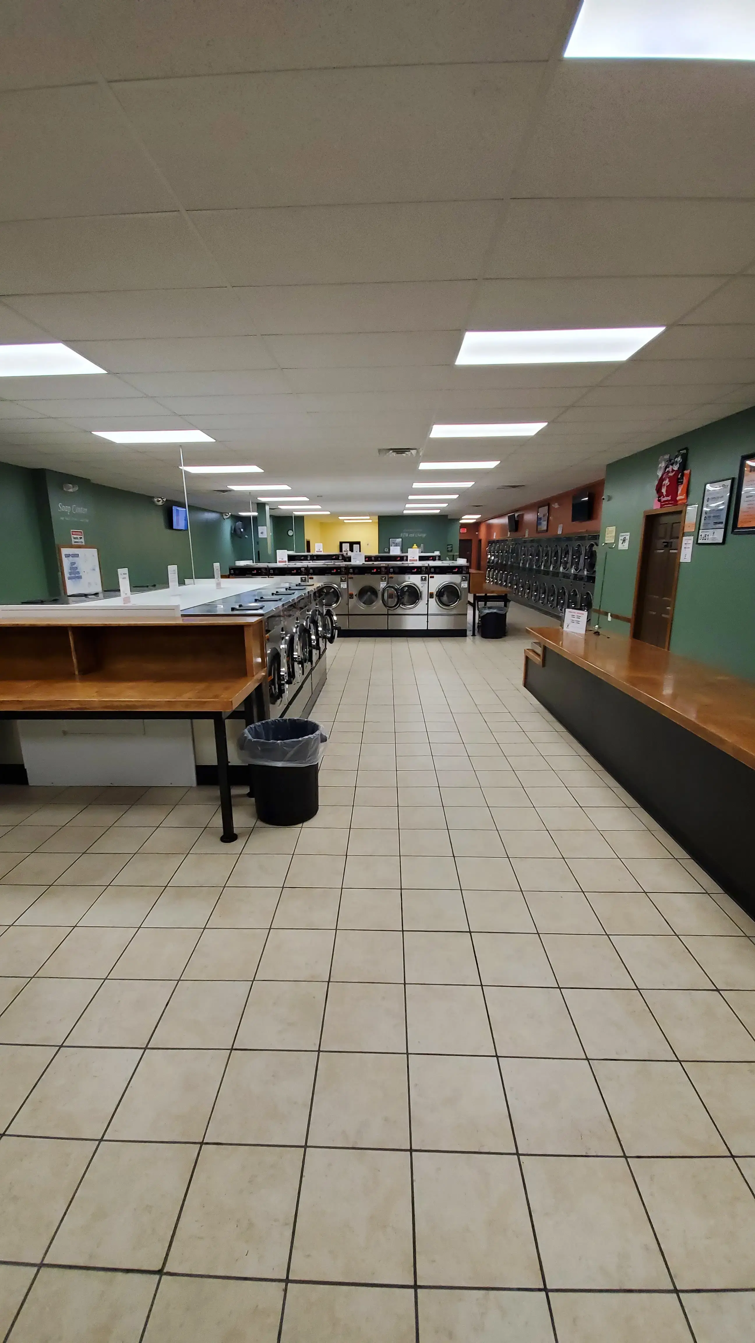 Top Shelf Laundromat and Wash-n-Fold - Image 17