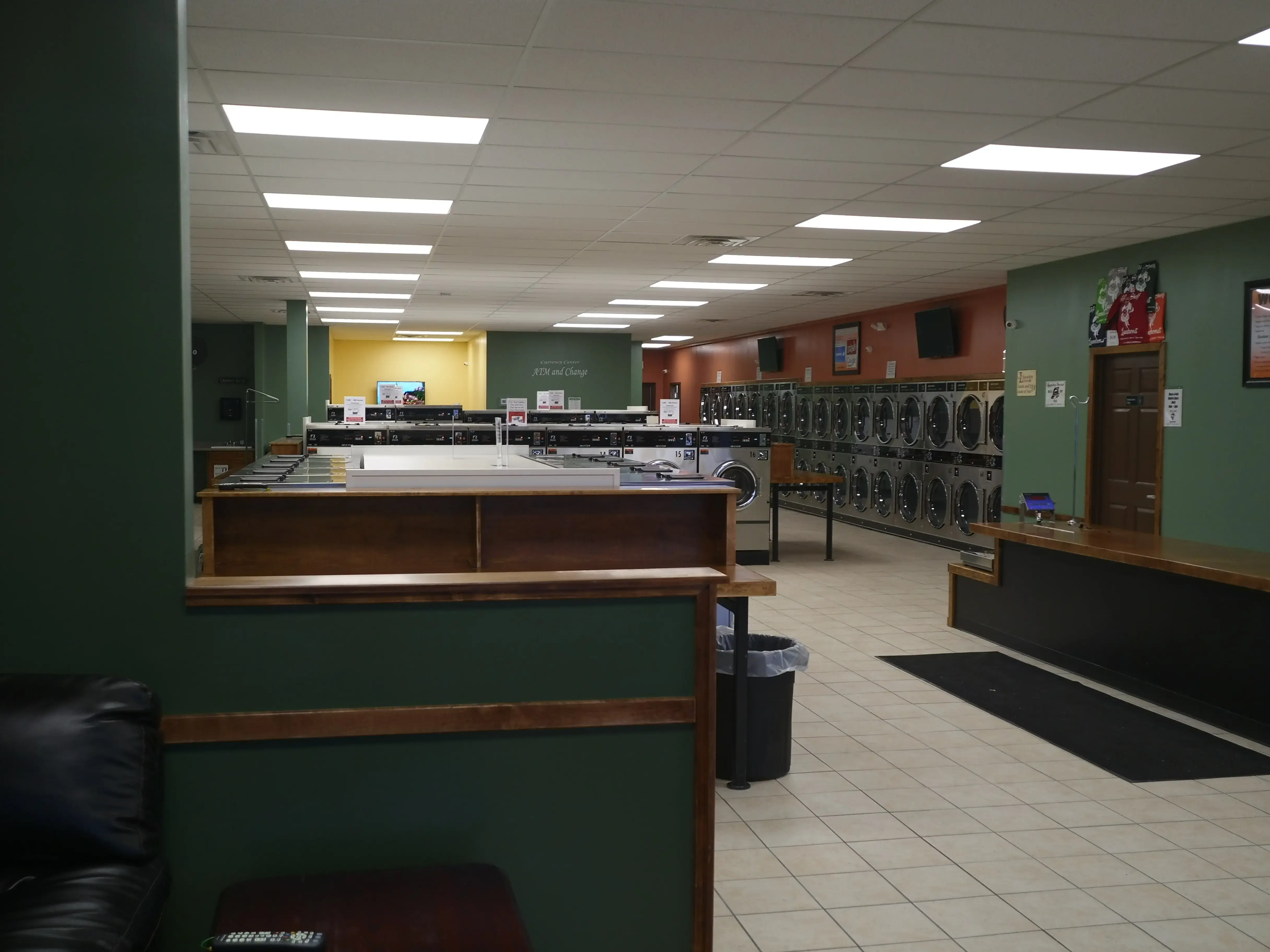 Top Shelf Laundromat and Wash-n-Fold - Image 13