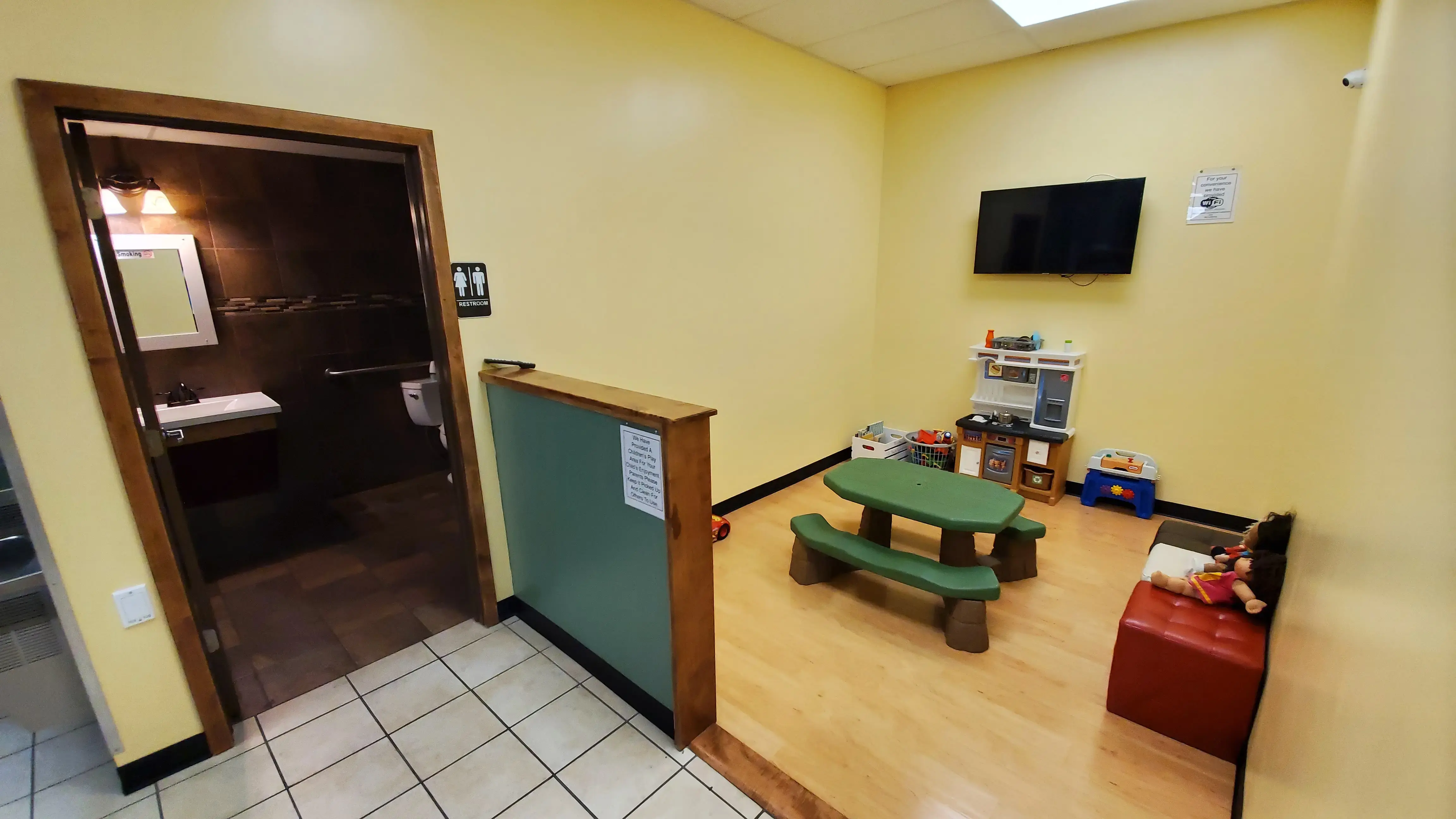 Top Shelf Laundromat and Wash-n-Fold thumbnail 4