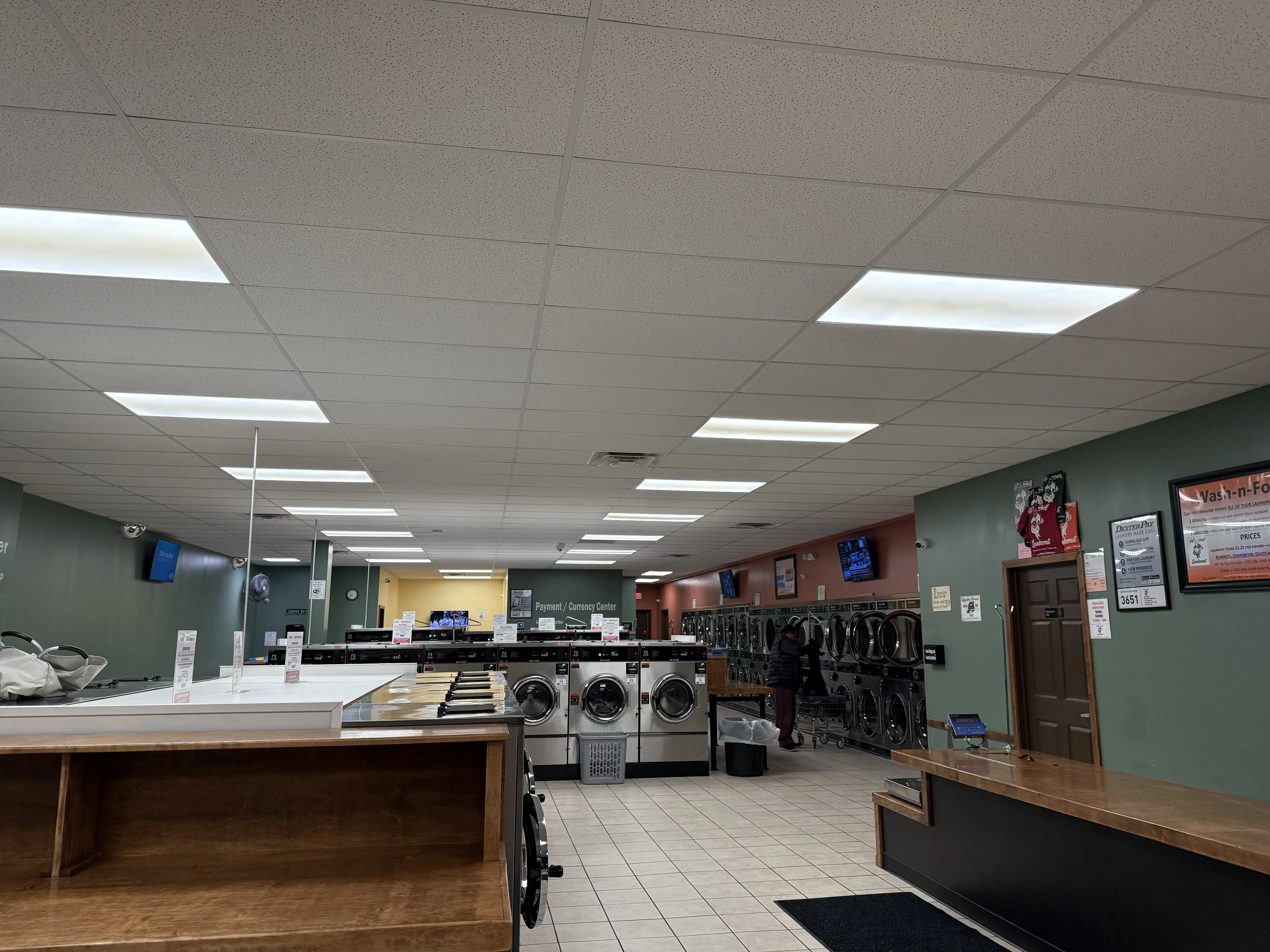 Top Shelf Laundromat and Wash-n-Fold - Image 1