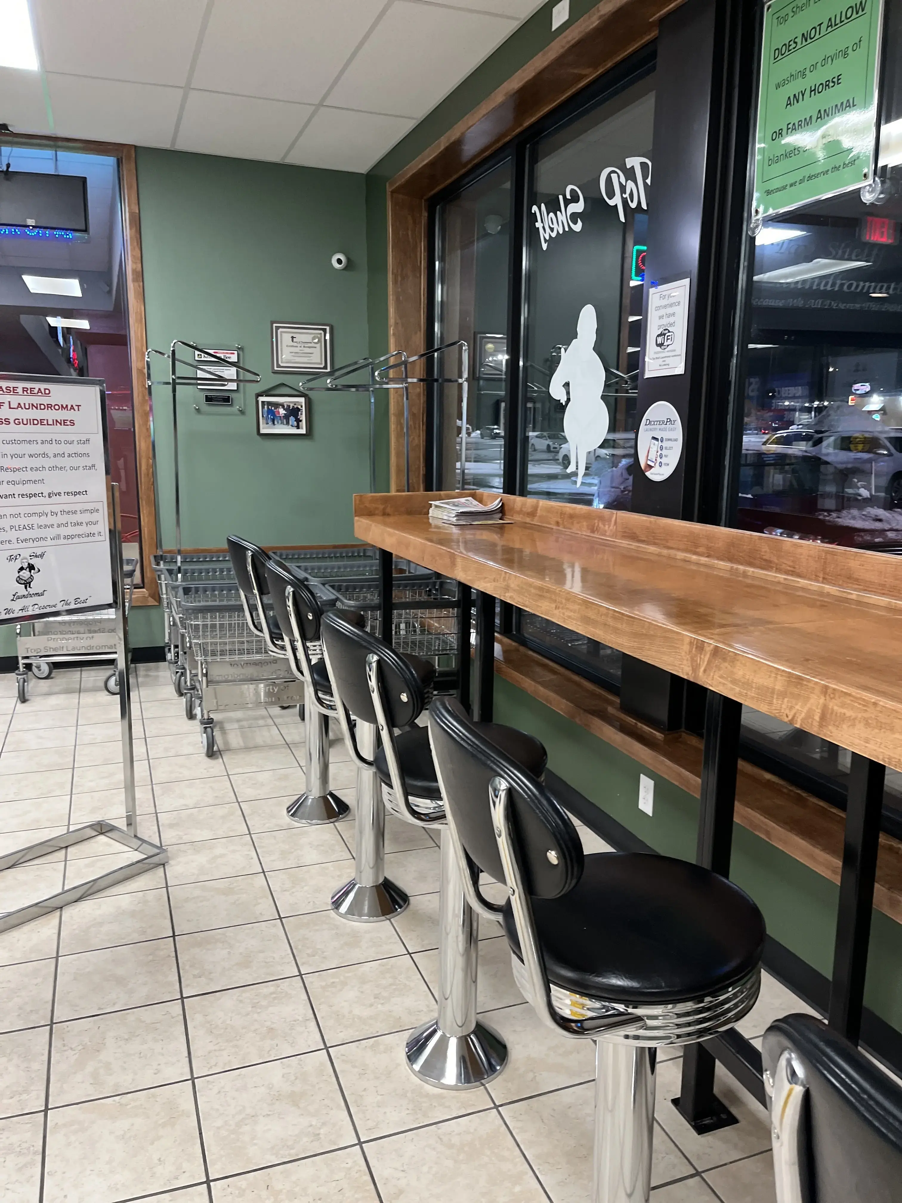 Top Shelf Laundromat and Wash-n-Fold thumbnail 3