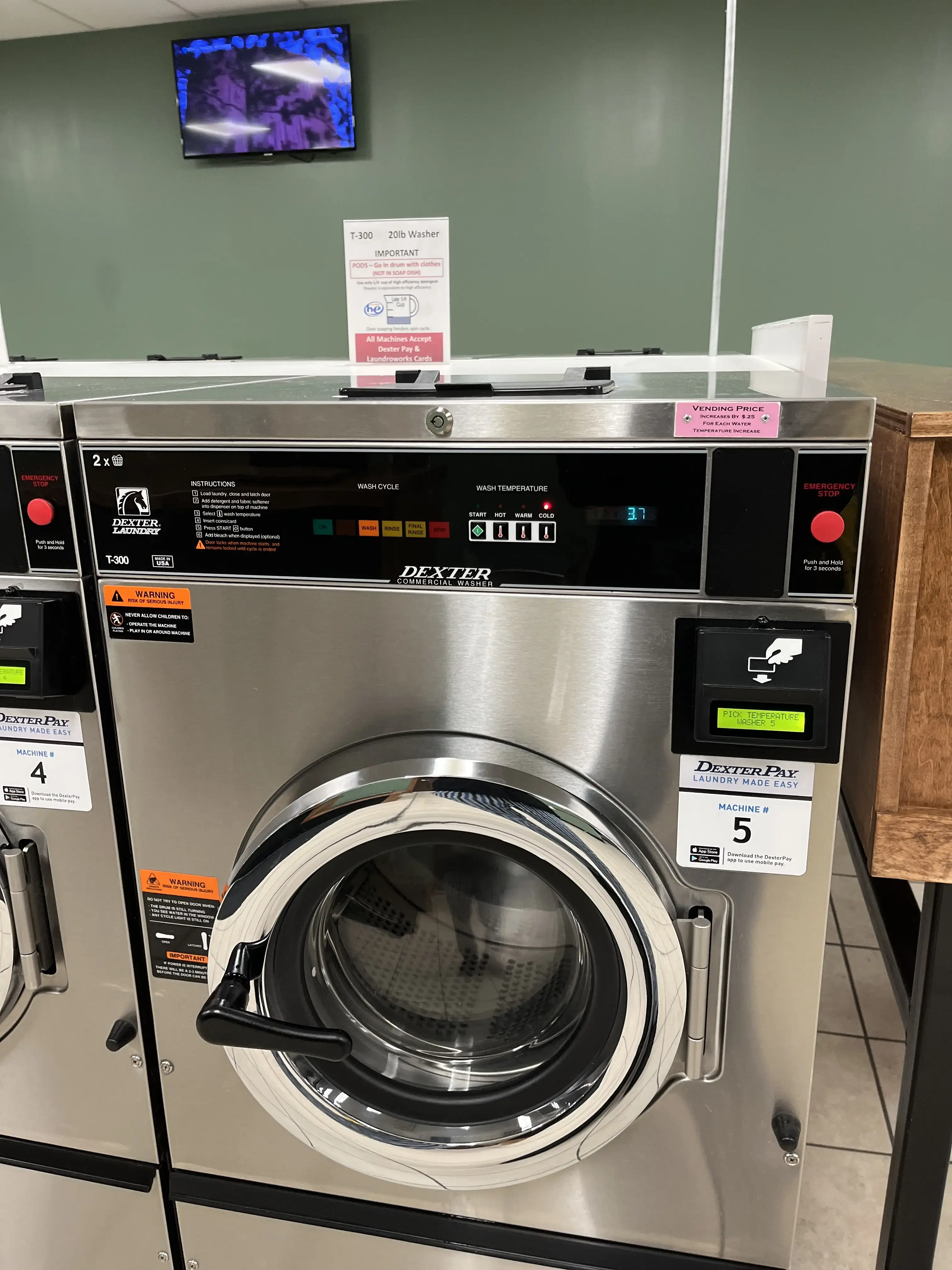 Top Shelf Laundromat and Wash-n-Fold - Image 6