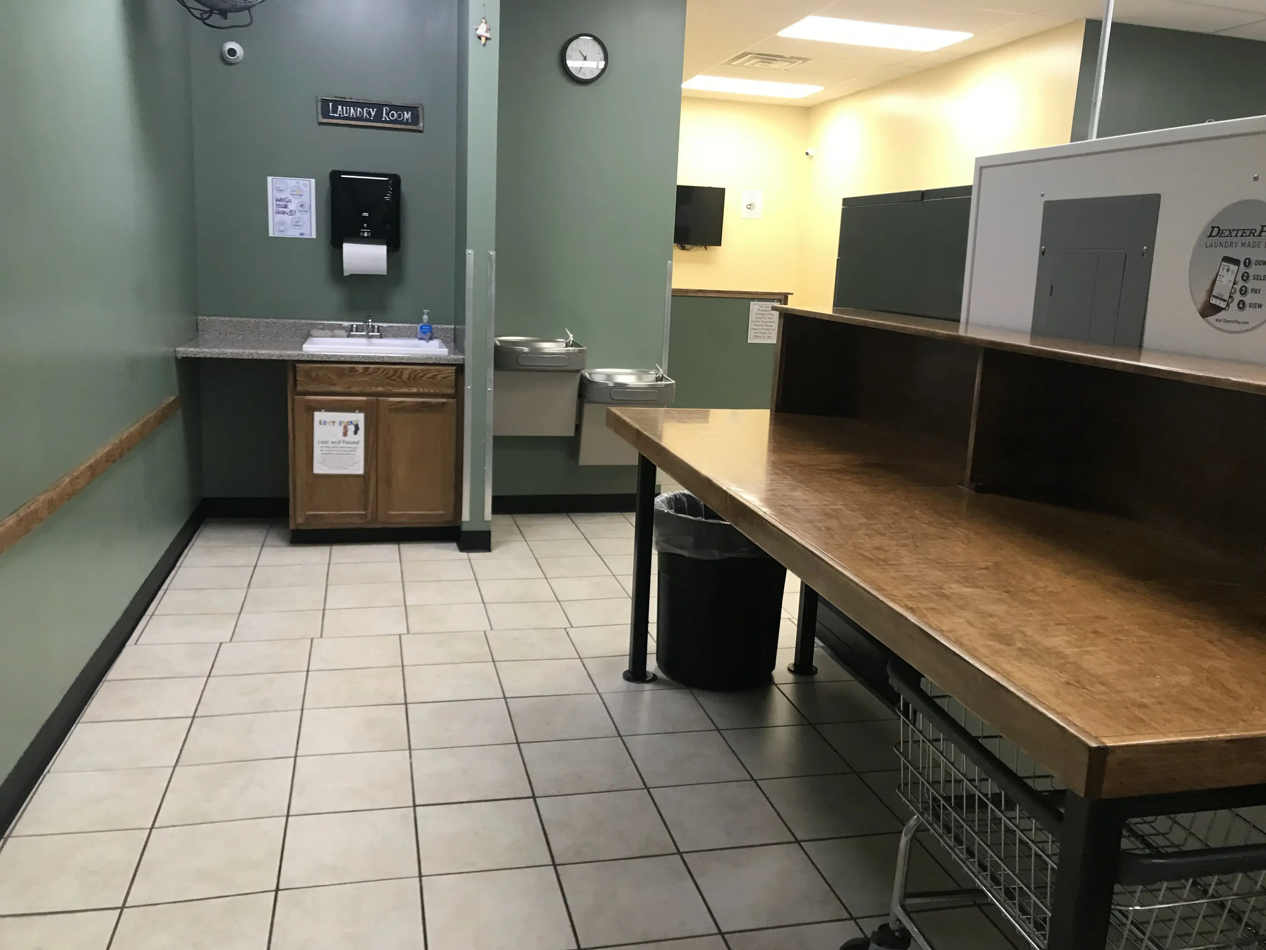 Top Shelf Laundromat and Wash-n-Fold - Image 16