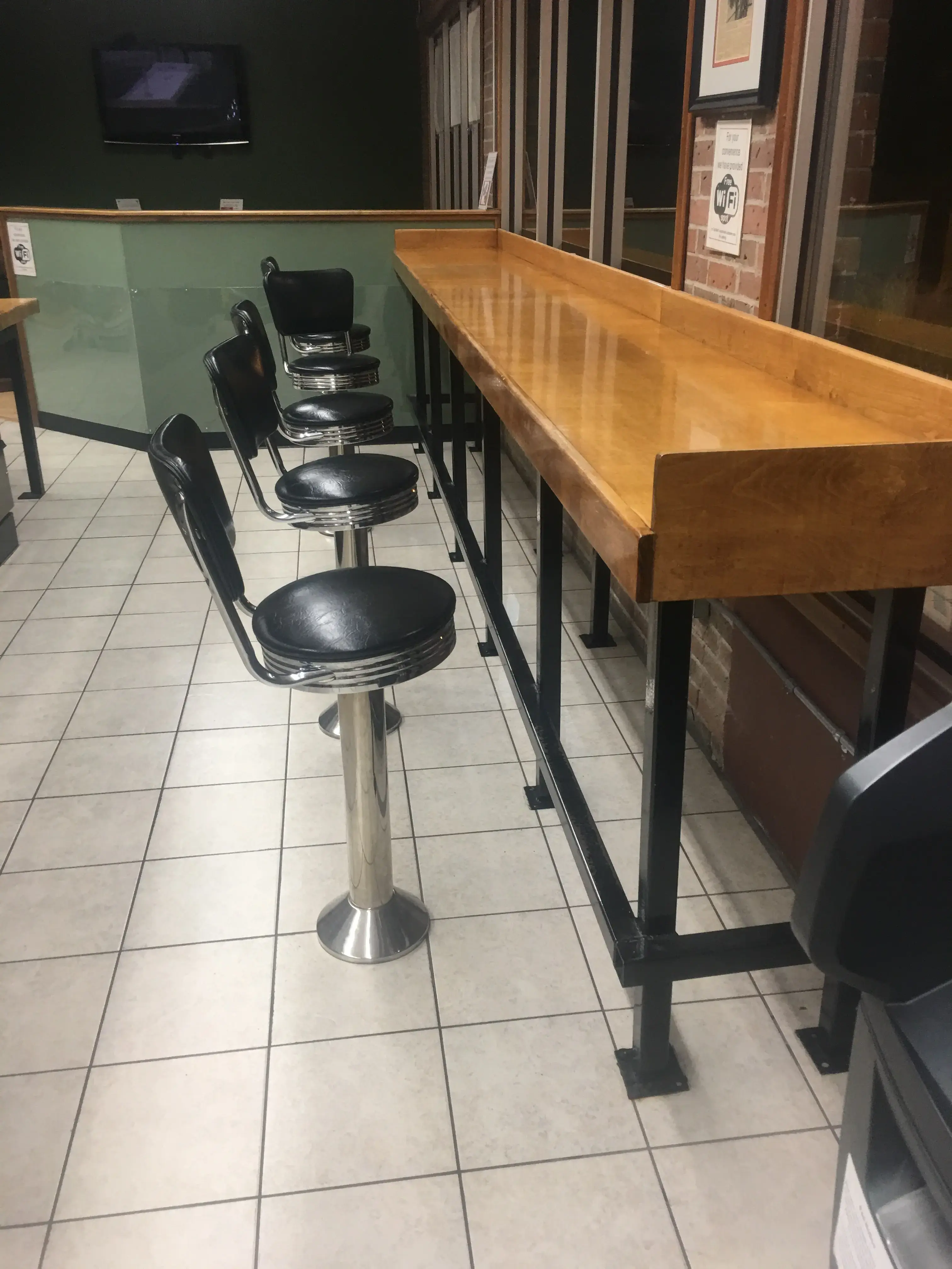 Top Shelf Laundromat and Wash-n-Fold - Image 15