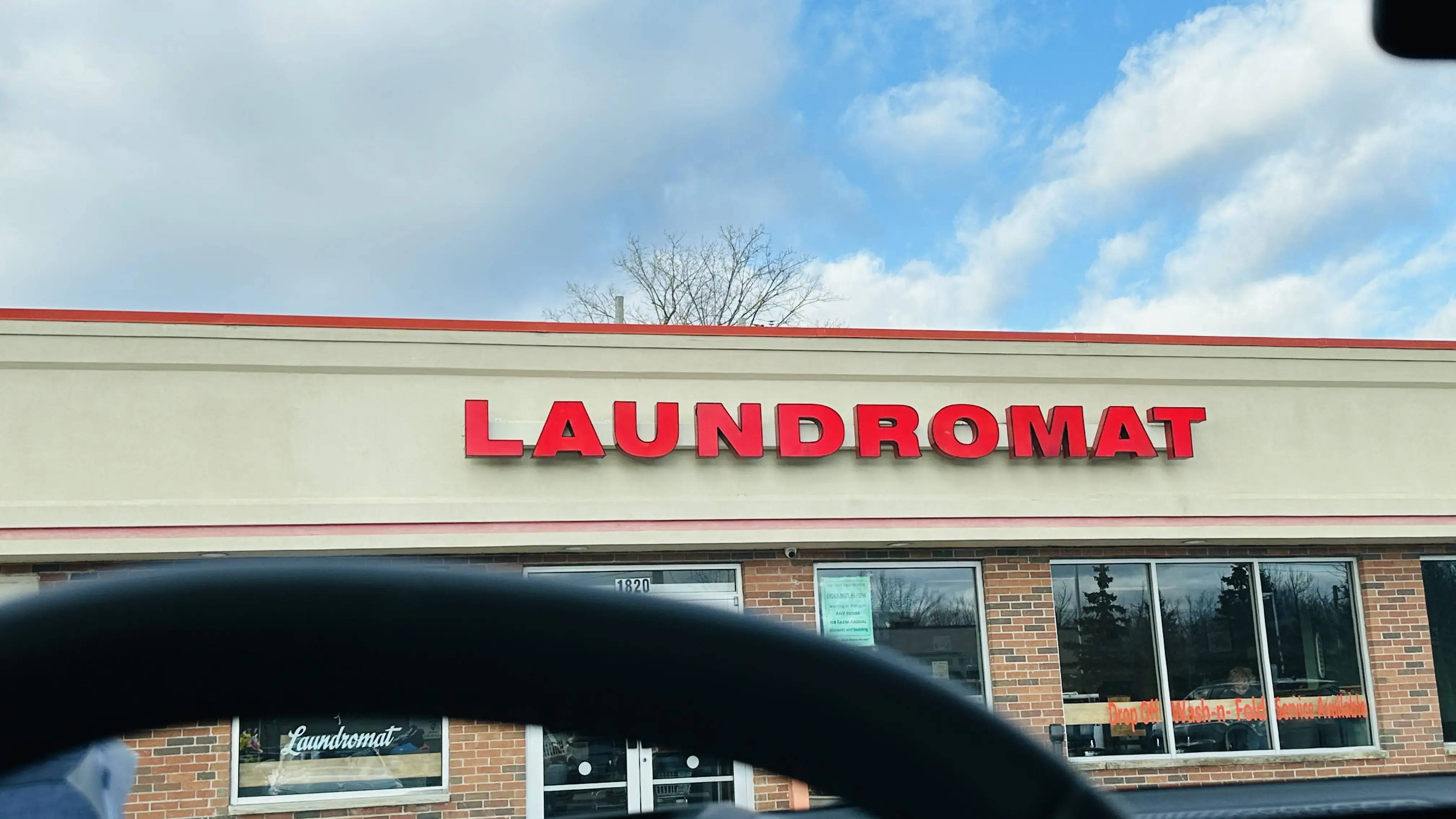 Top Shelf Laundromat and Wash-n-Fold thumbnail 4