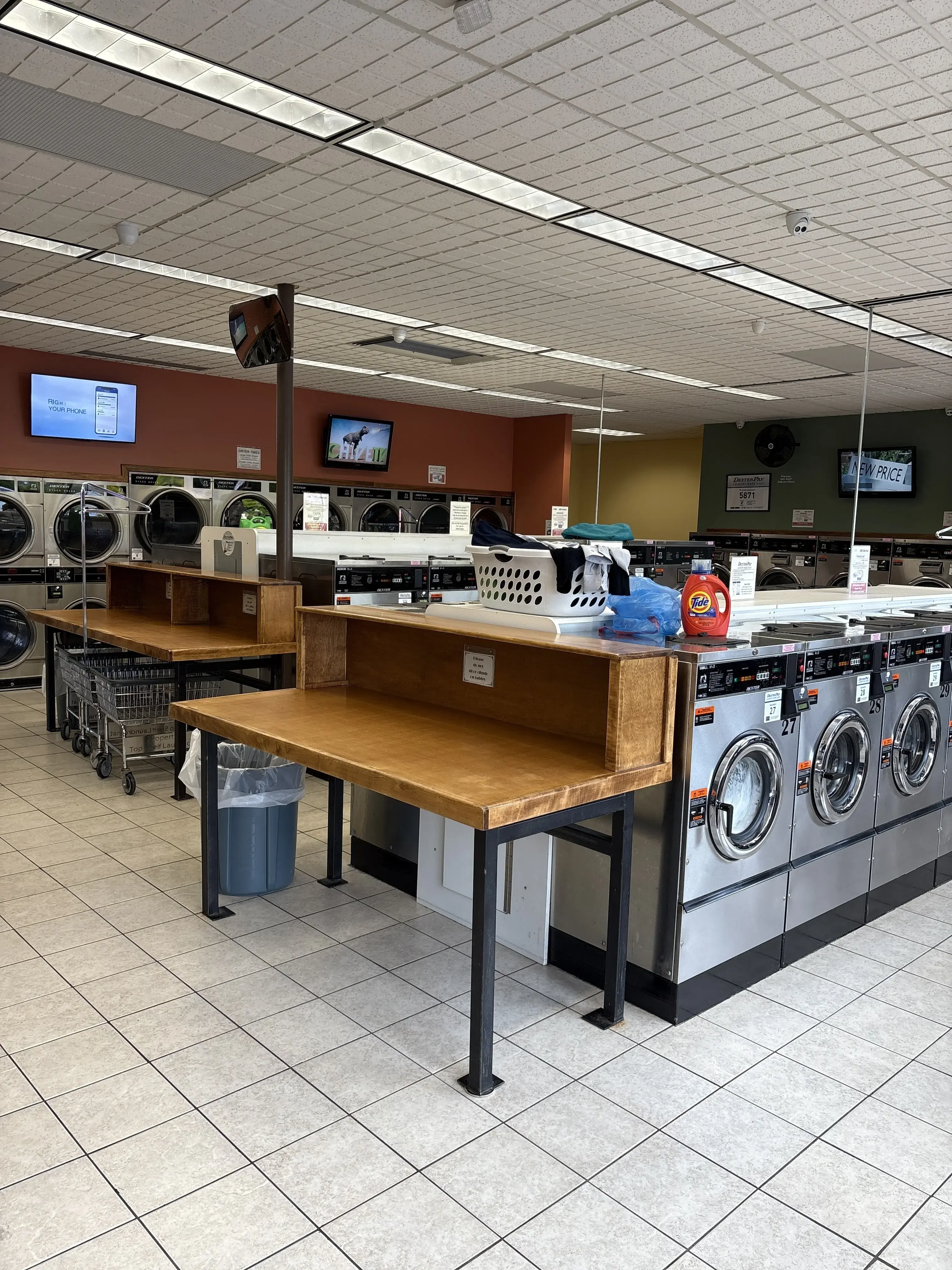 Top Shelf Laundromat and Wash-n-Fold - Image 3