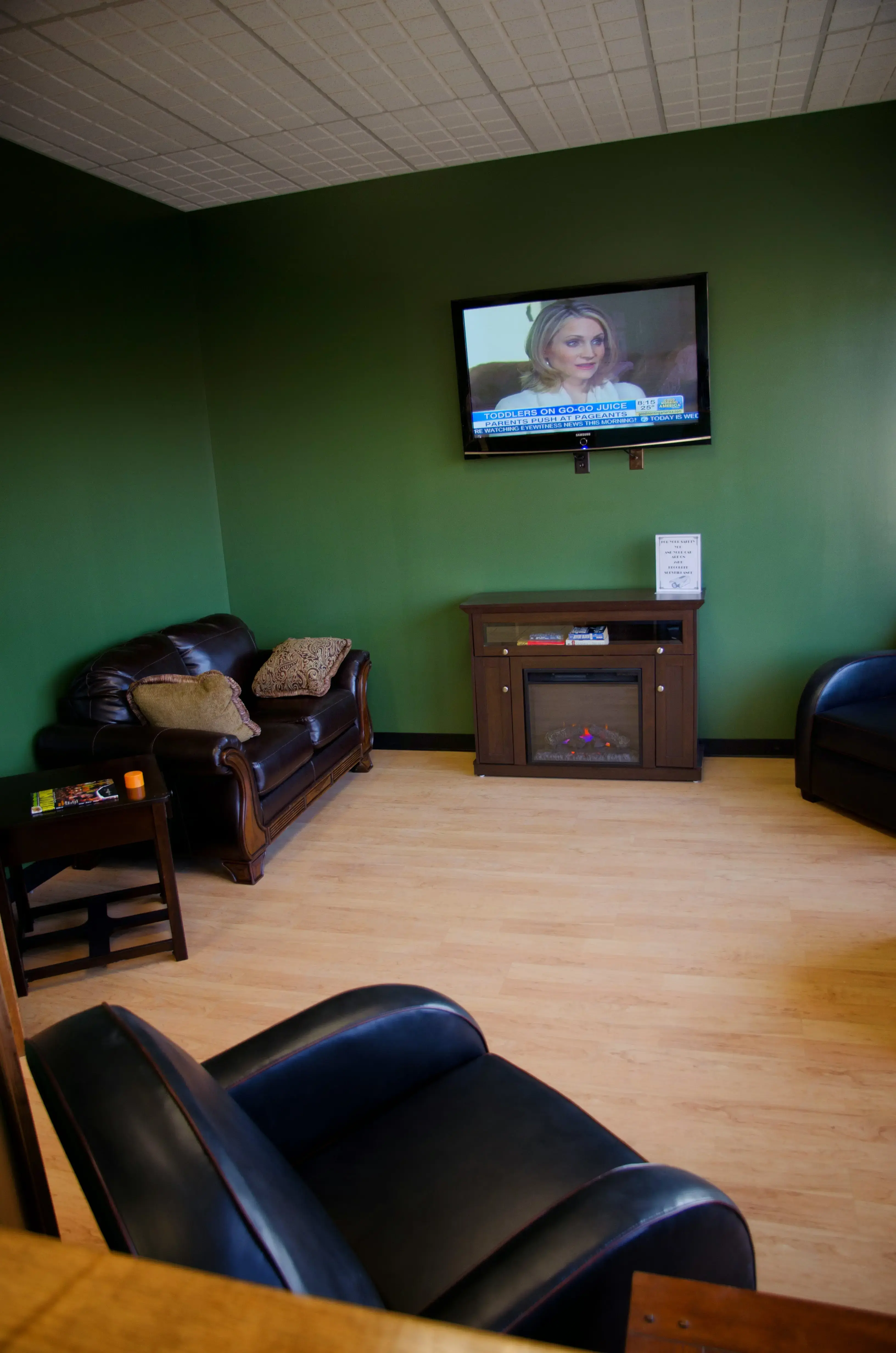 Top Shelf Laundromat and Wash-n-Fold - Image 5
