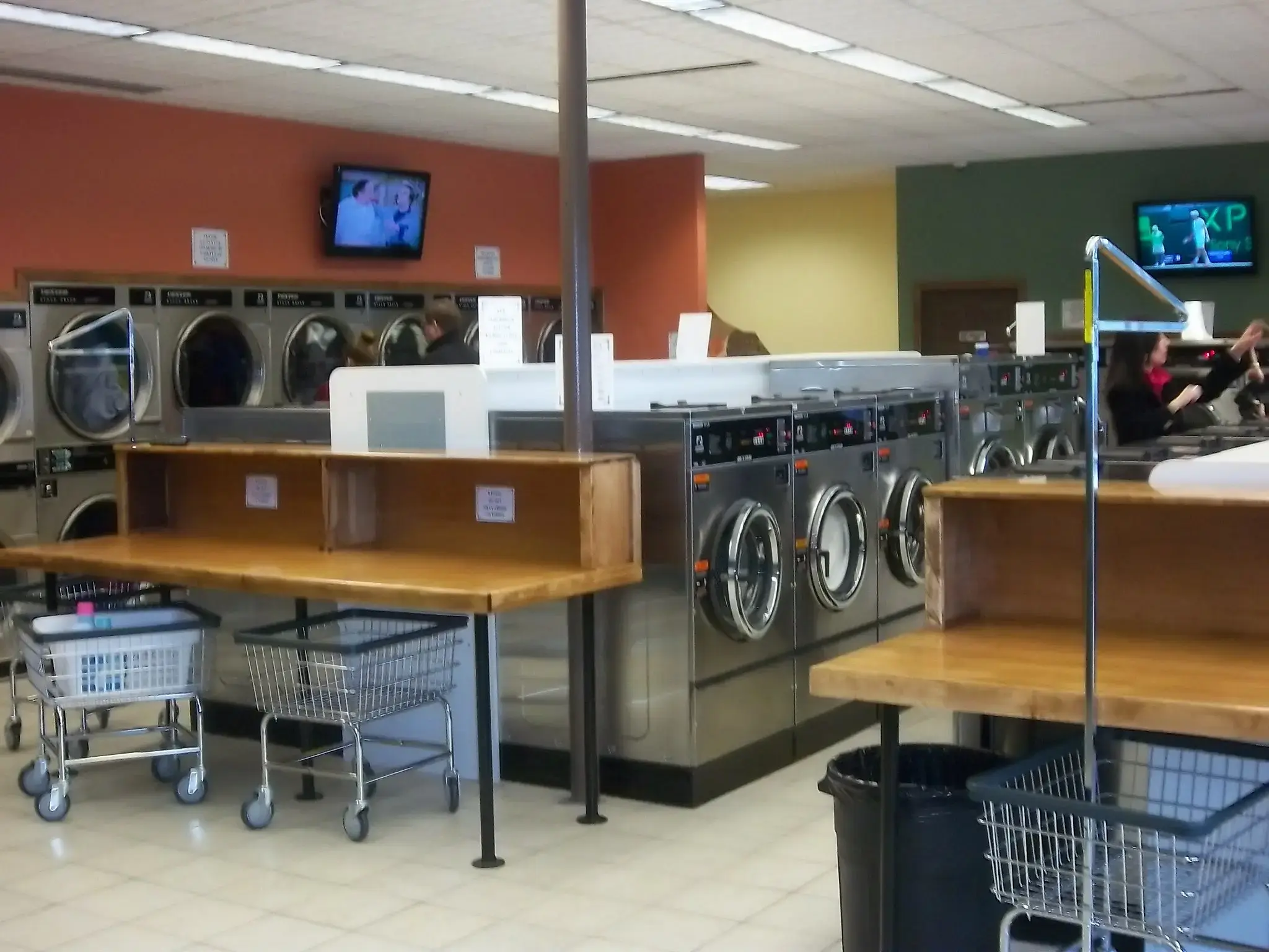 Top Shelf Laundromat and Wash-n-Fold - Image 1