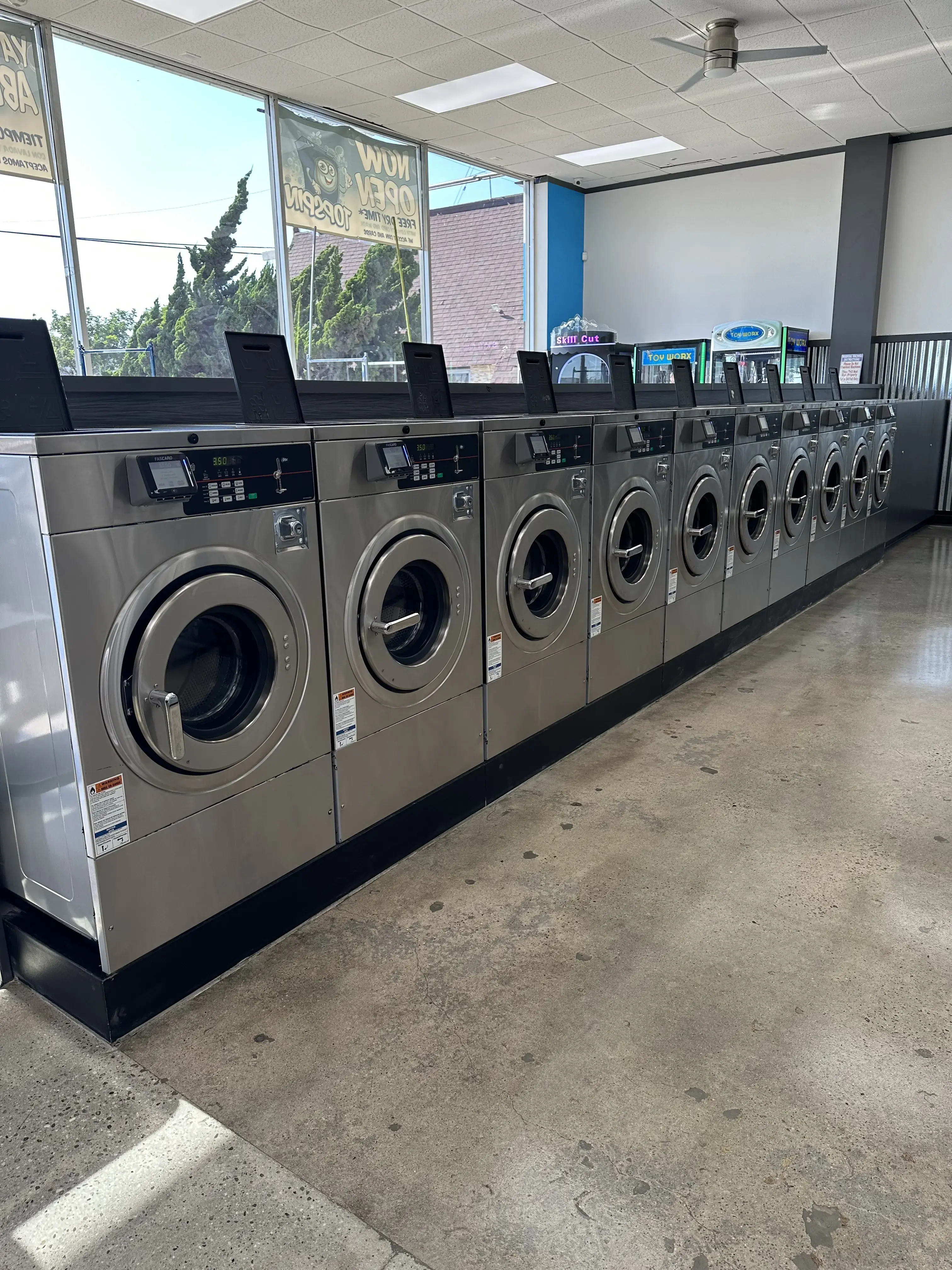 Top Spin Laundromat thumbnail 16