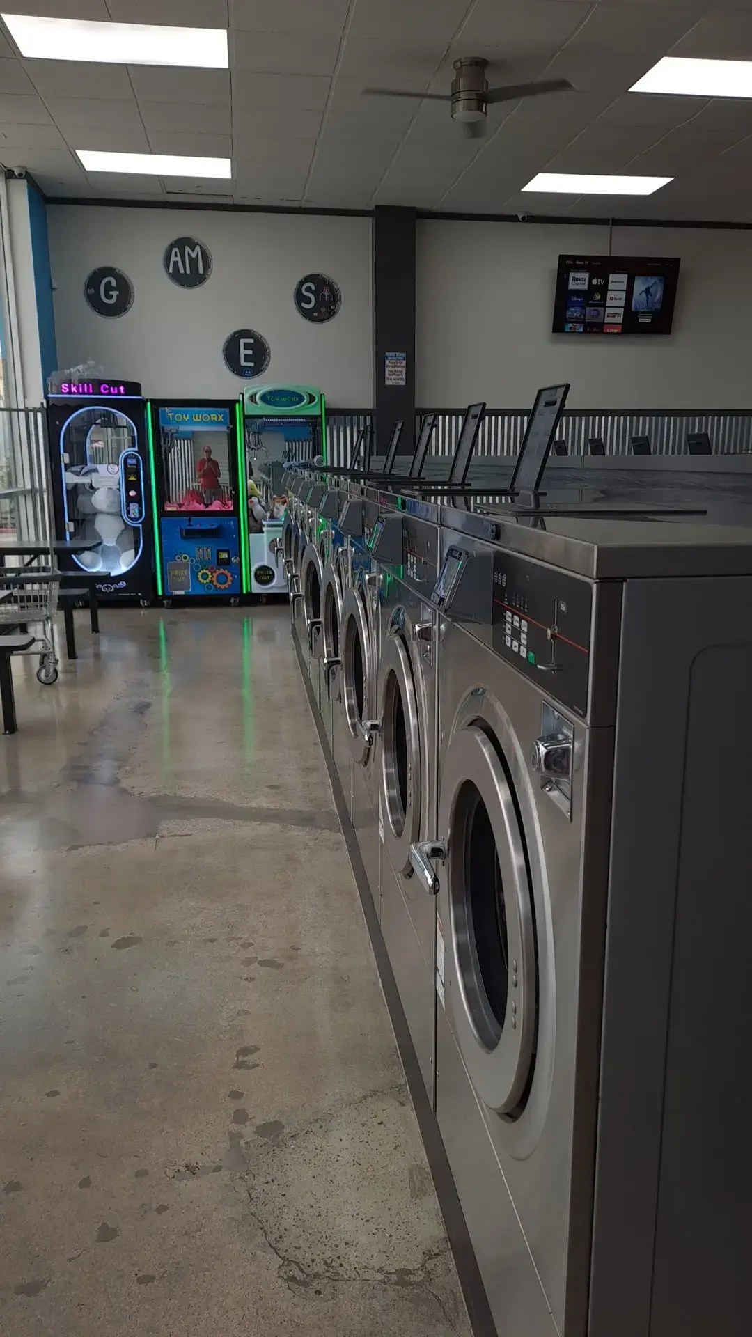 Top Spin Laundromat - Image 17