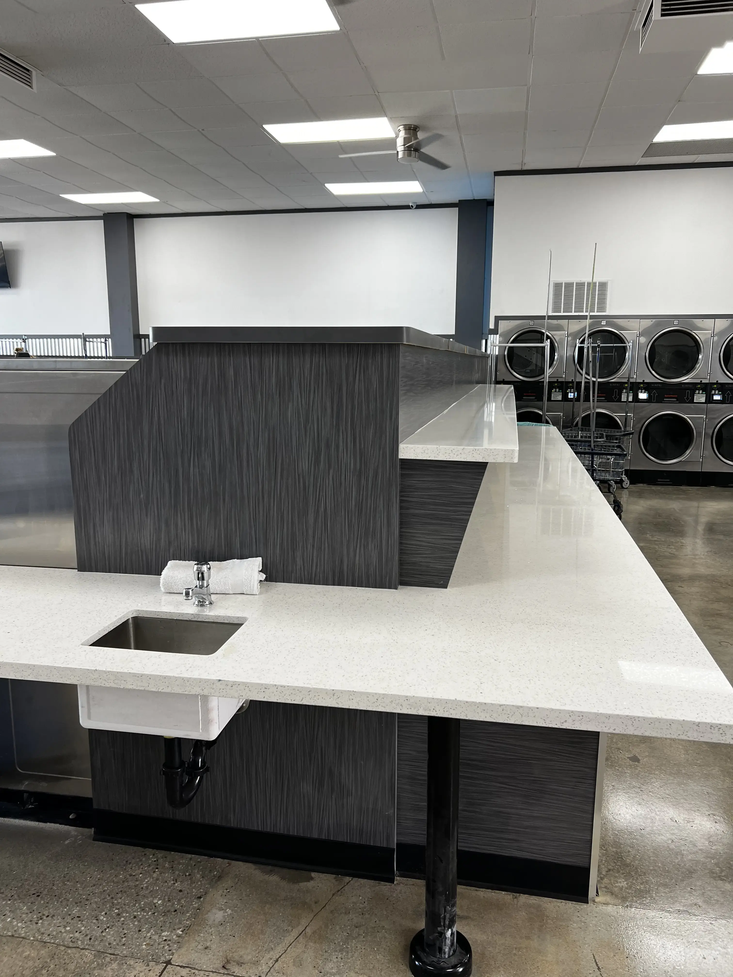 Top Spin Laundromat - Image 7