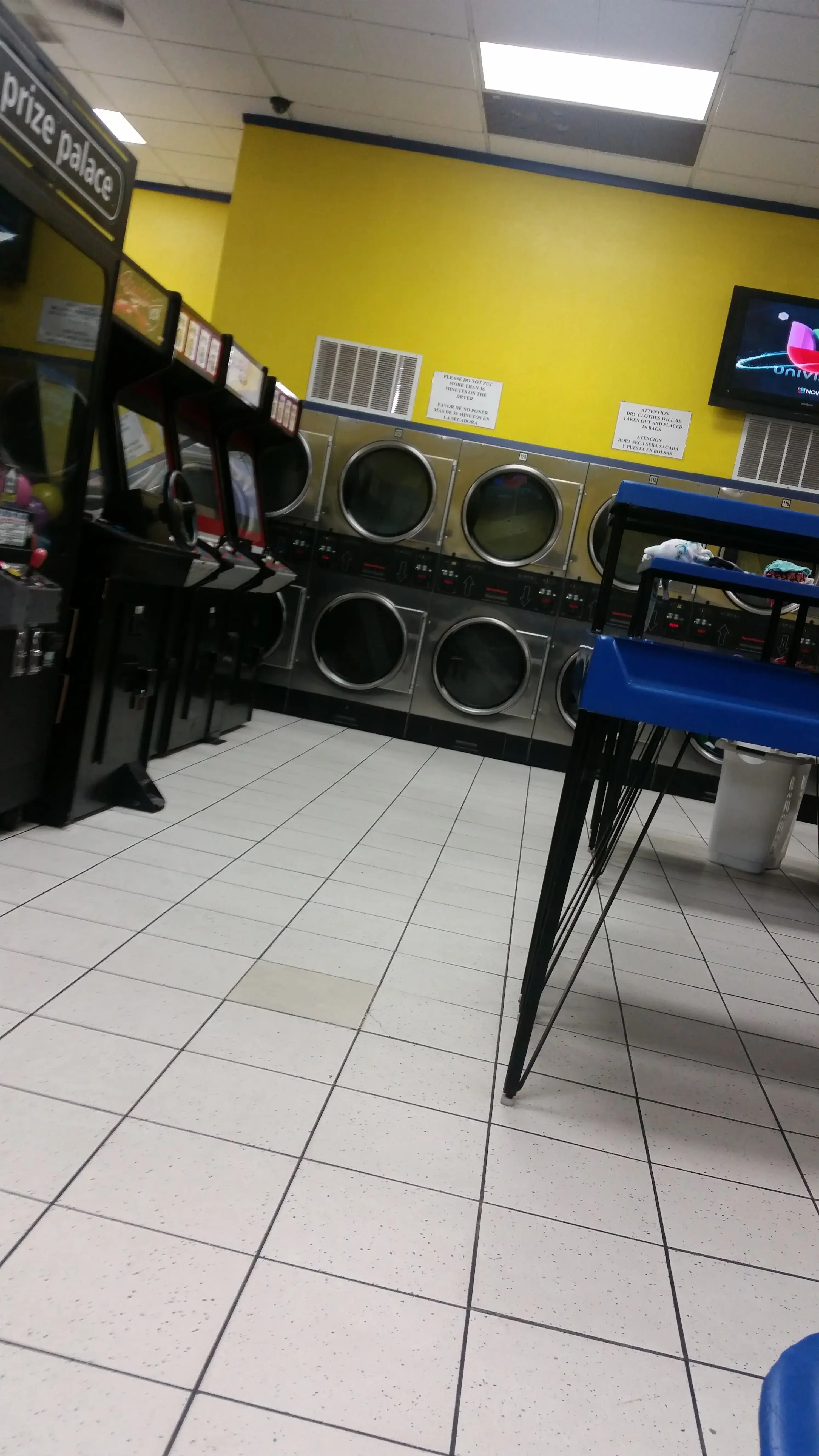 Top Spin Laundromat - Image 12