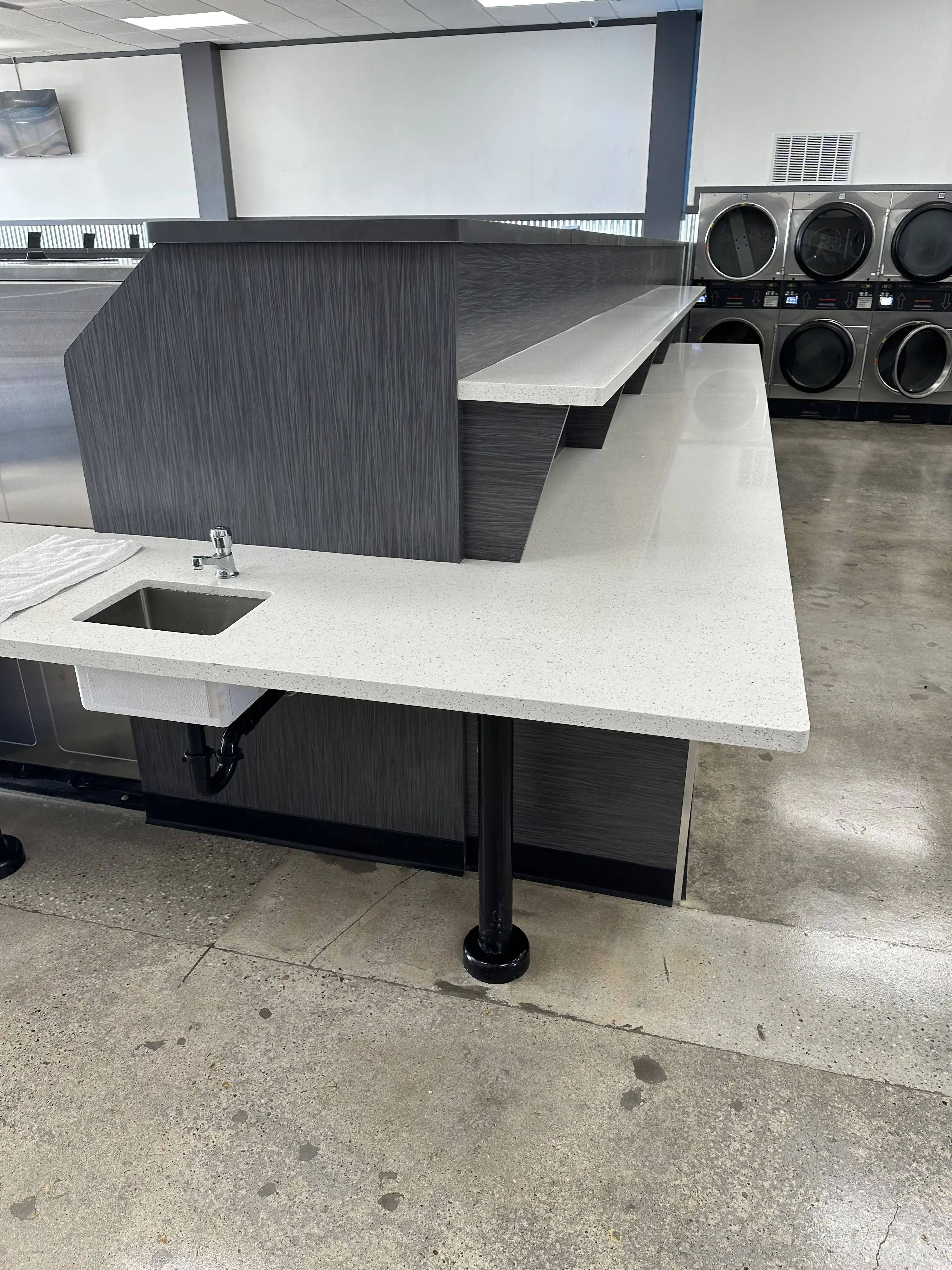 Top Spin Laundromat - Image 8