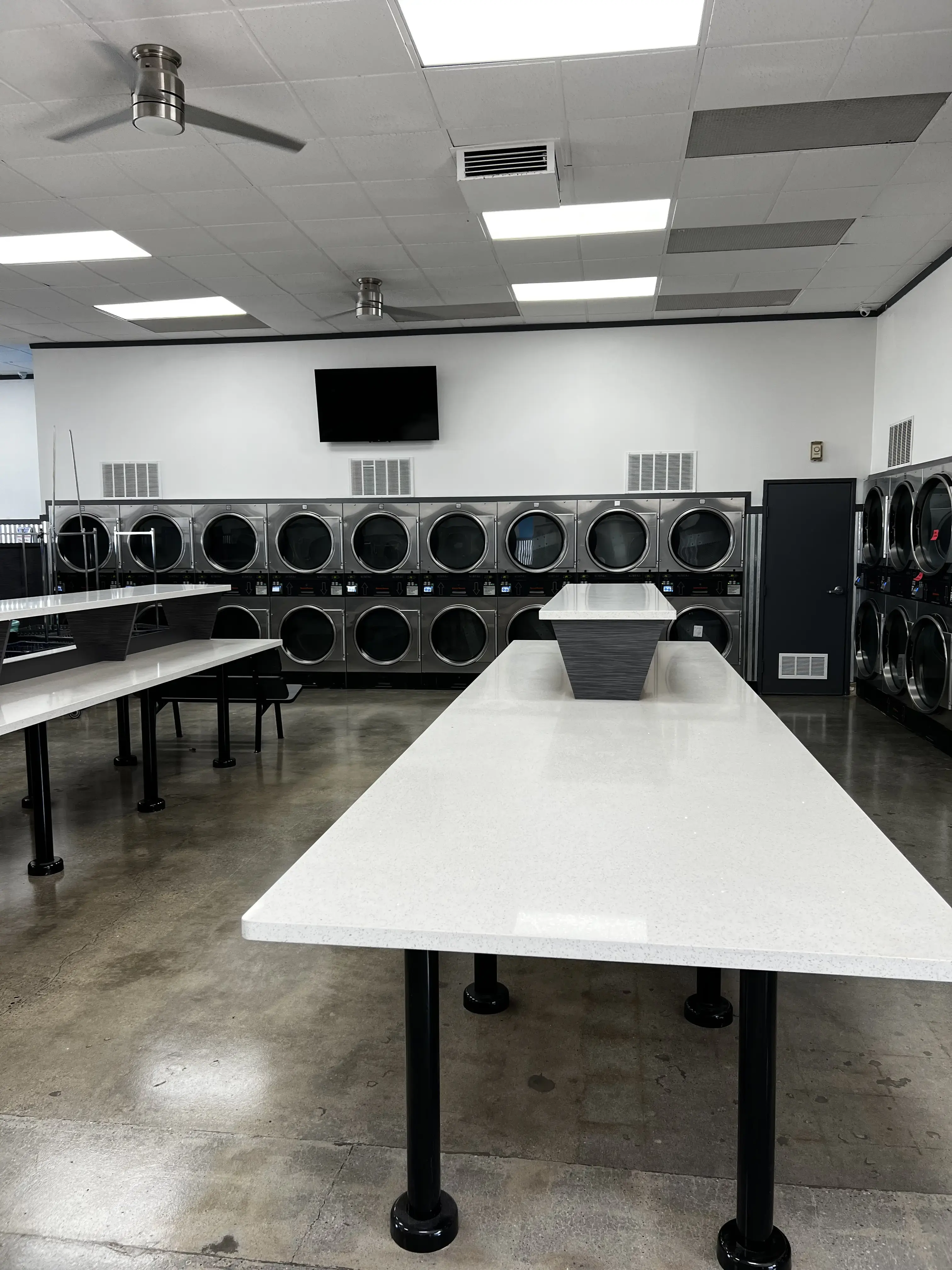 Top Spin Laundromat thumbnail 5