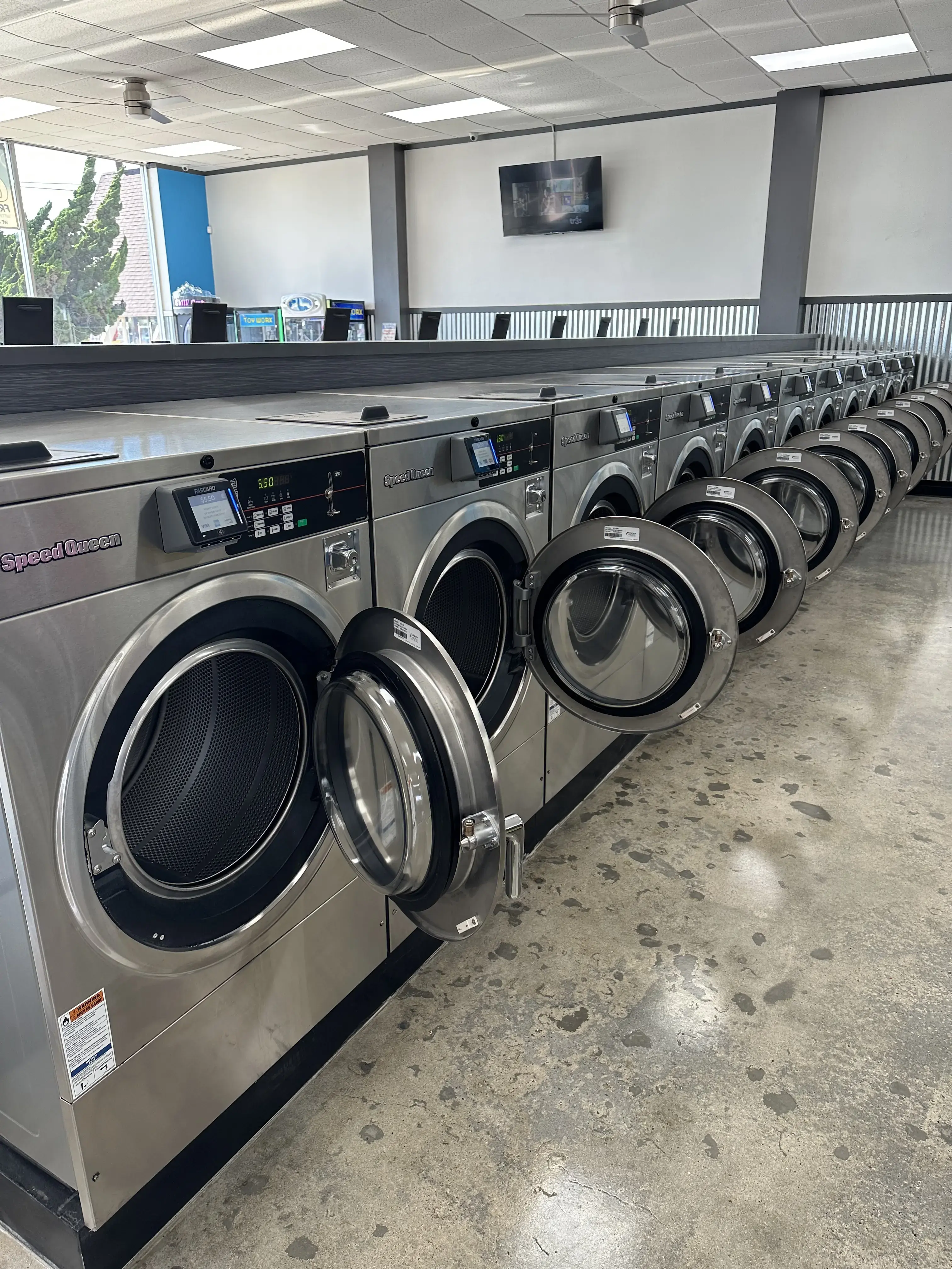 Top Spin Laundromat thumbnail 19