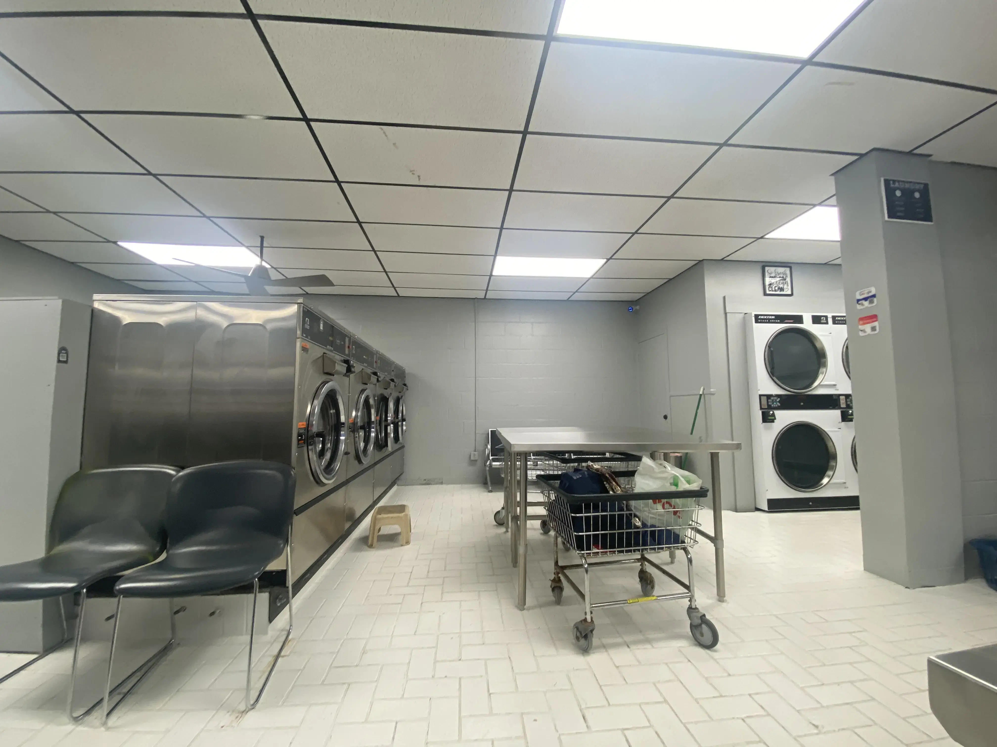 Top Wash Laundromats & Wash and fold - Image 16