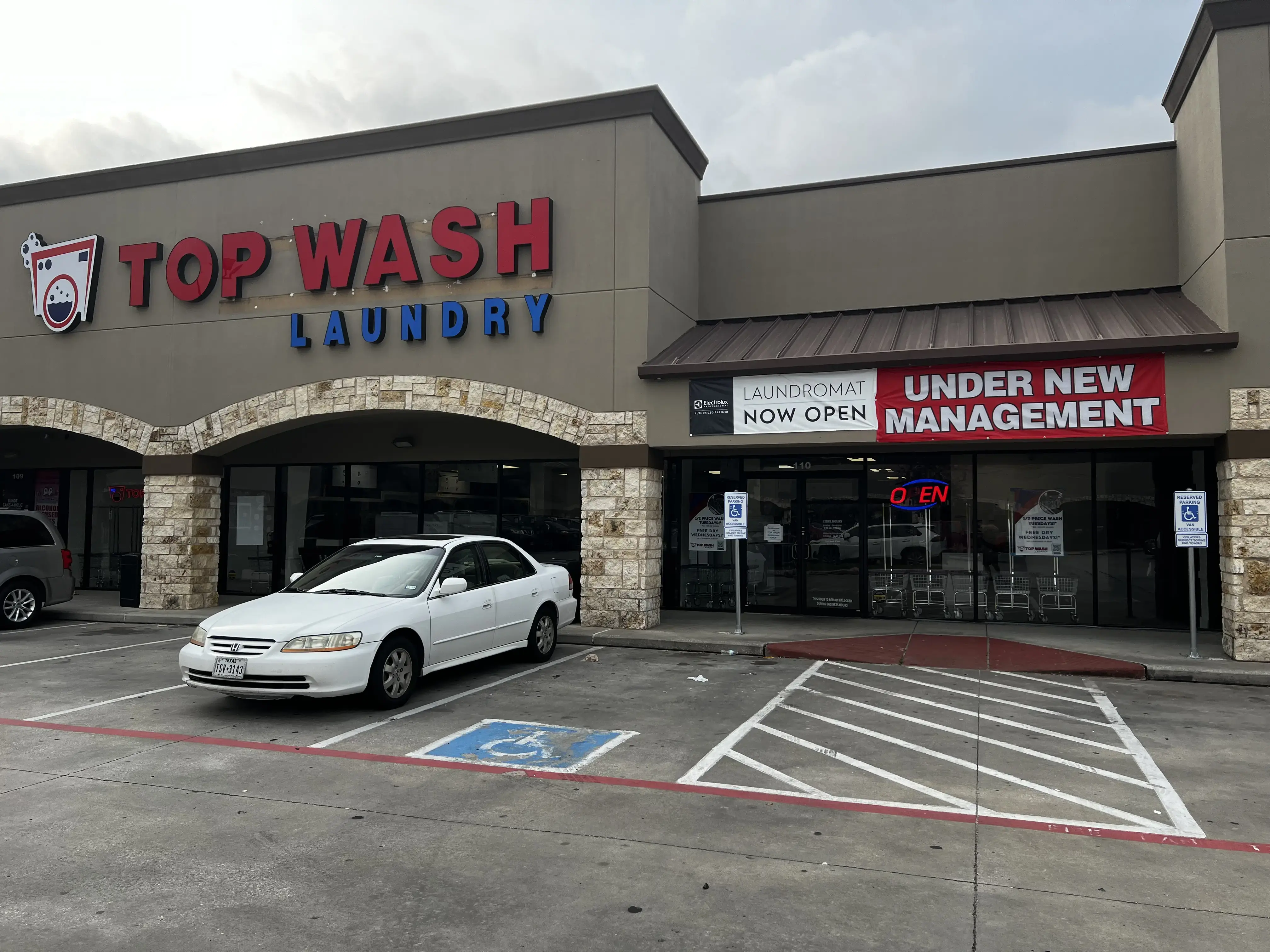 Top Wash Laundry thumbnail 2
