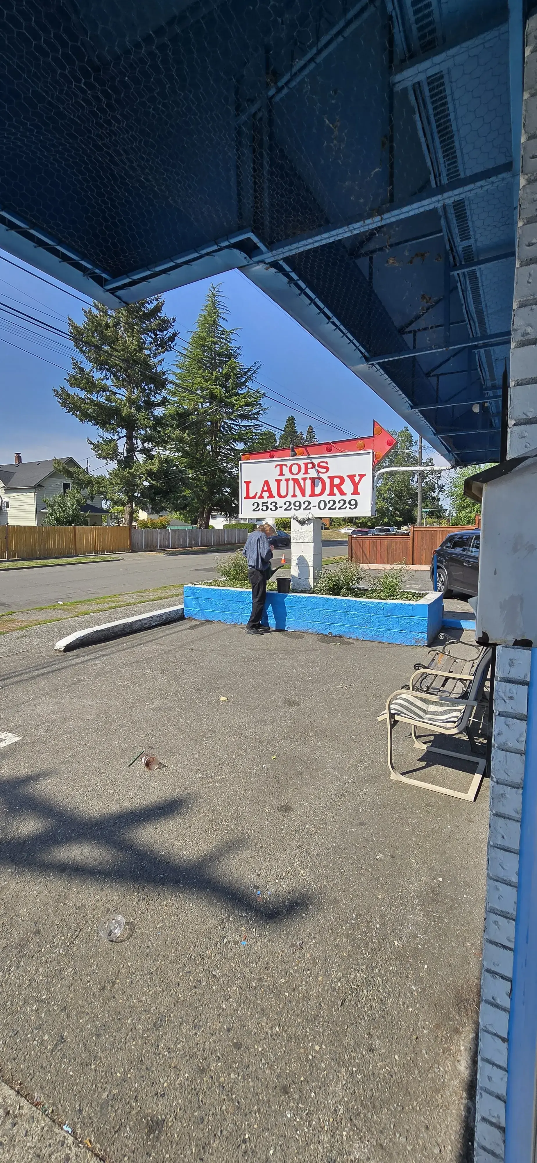 Tops Laundry - Image 17