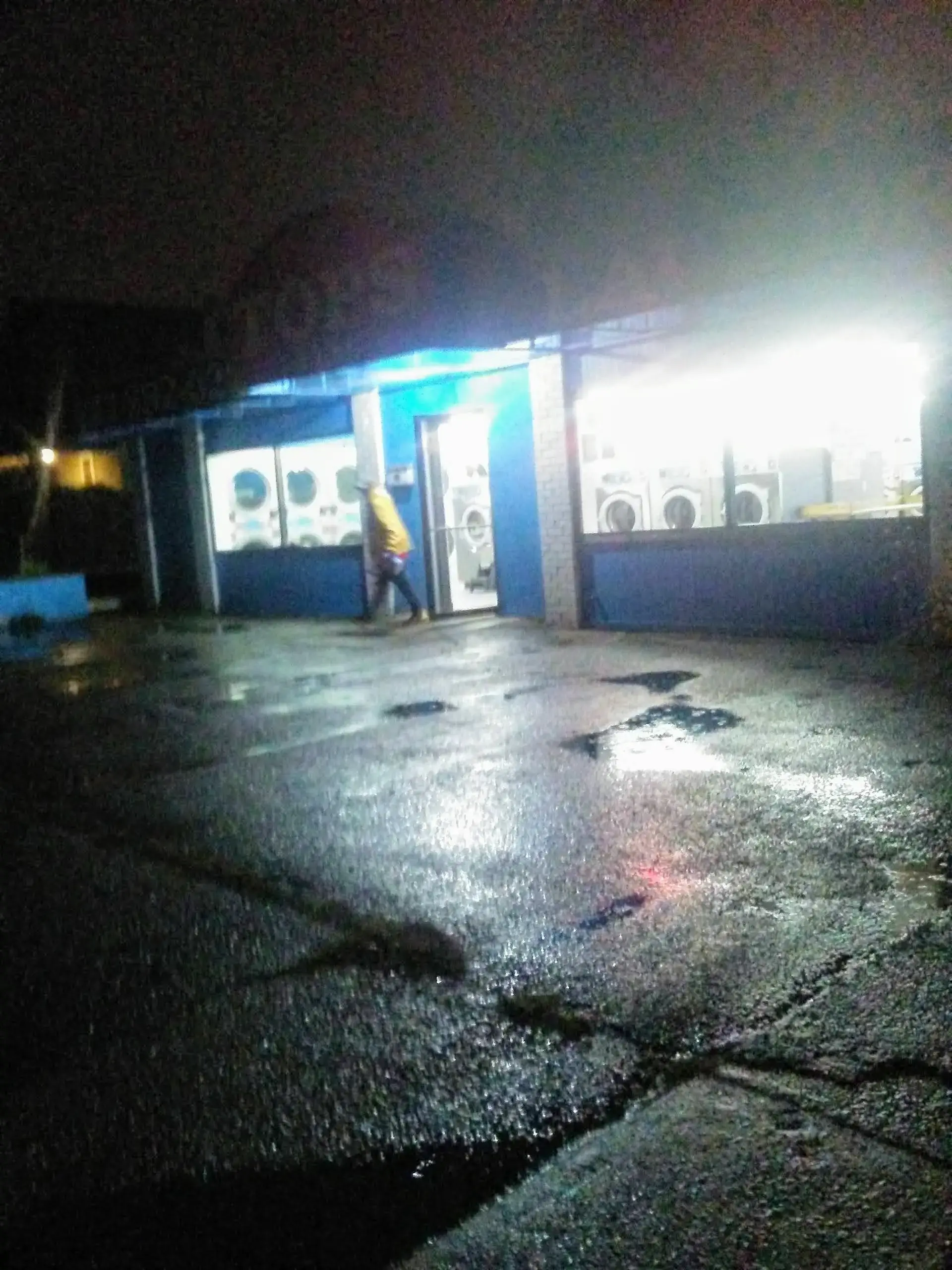 Tops Laundry - Image 18