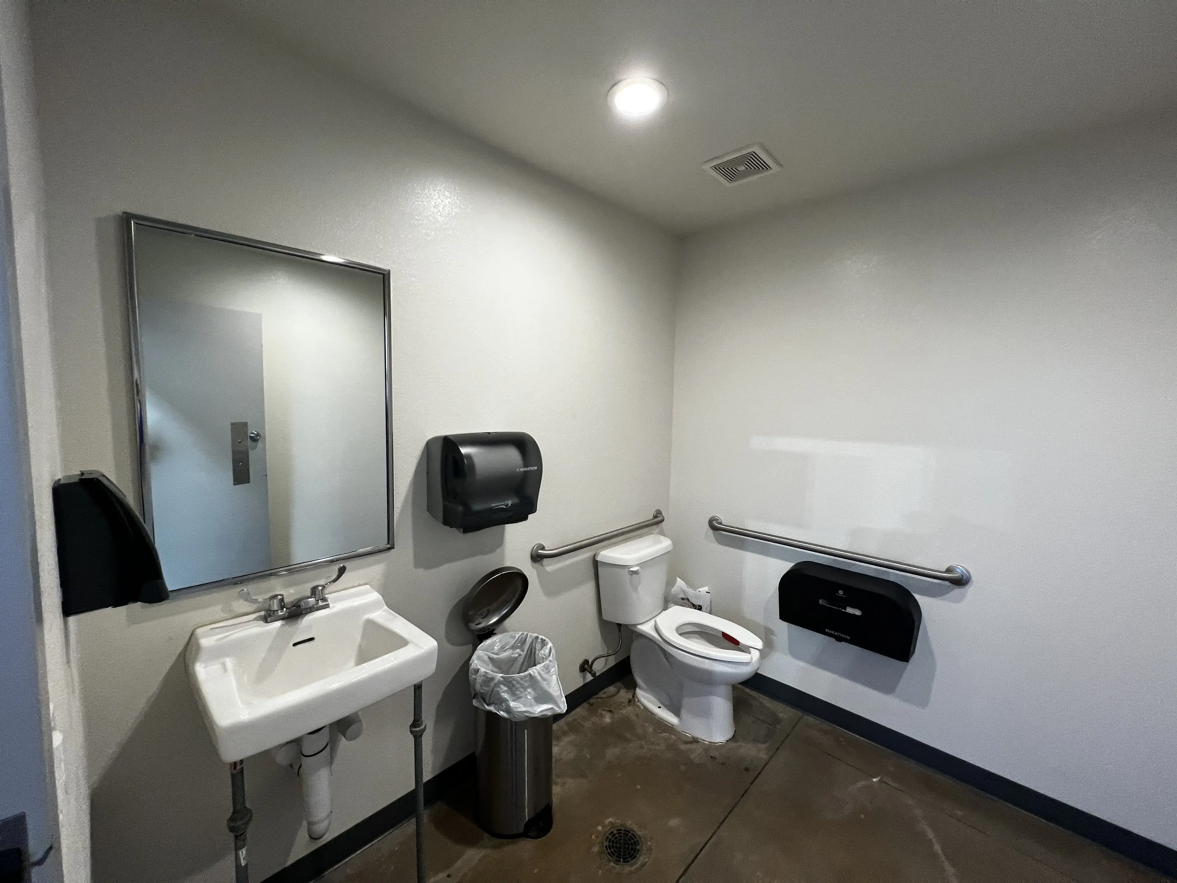 Tornado Laundromat - Image 18