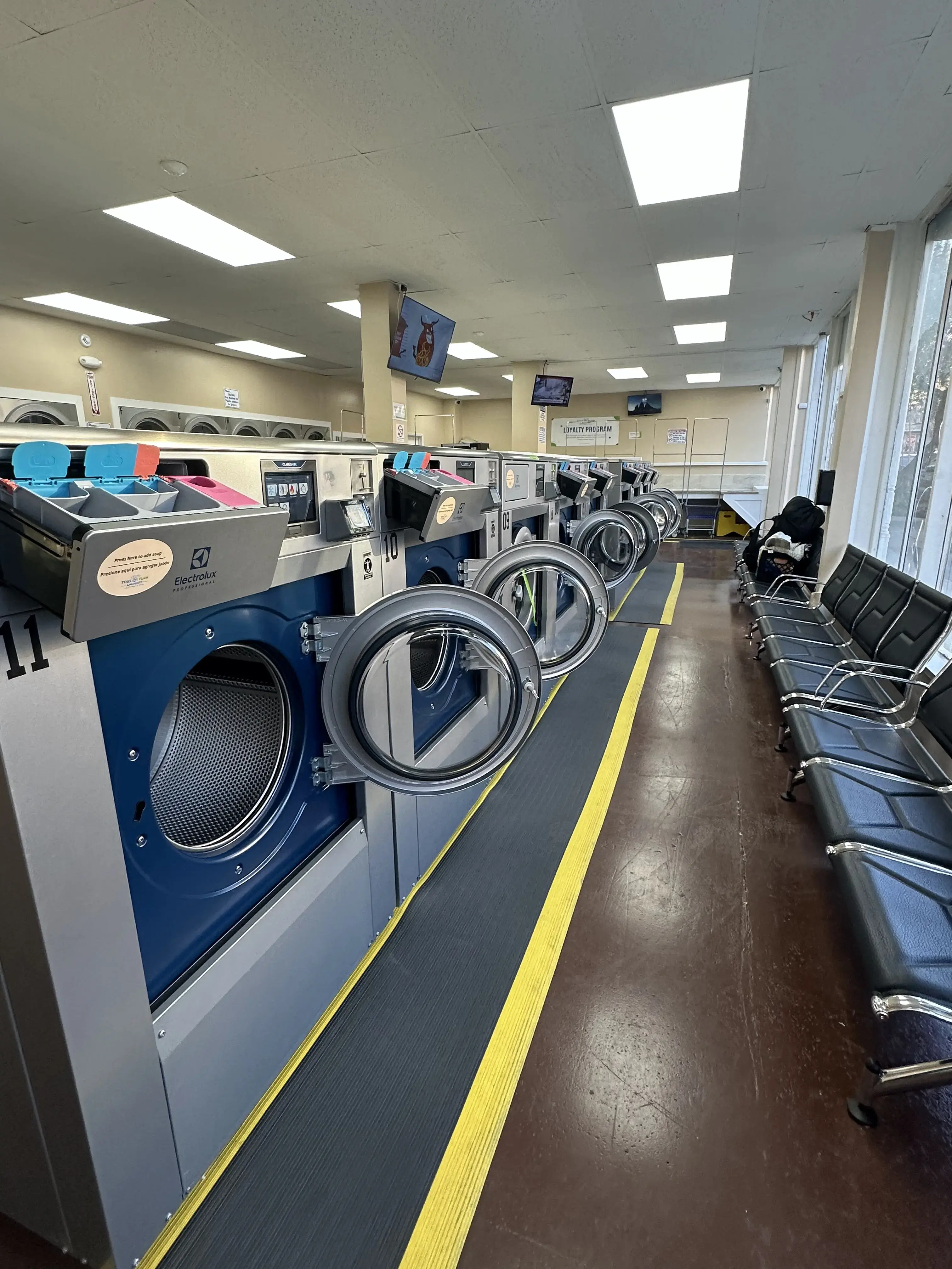 Toss N Turn Laundry - Image 19