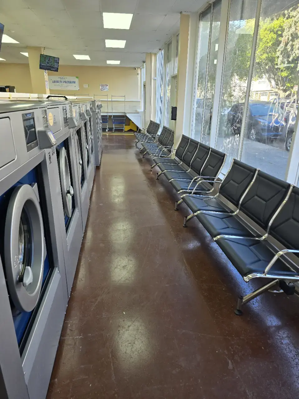 Toss N Turn Laundry - Image 15