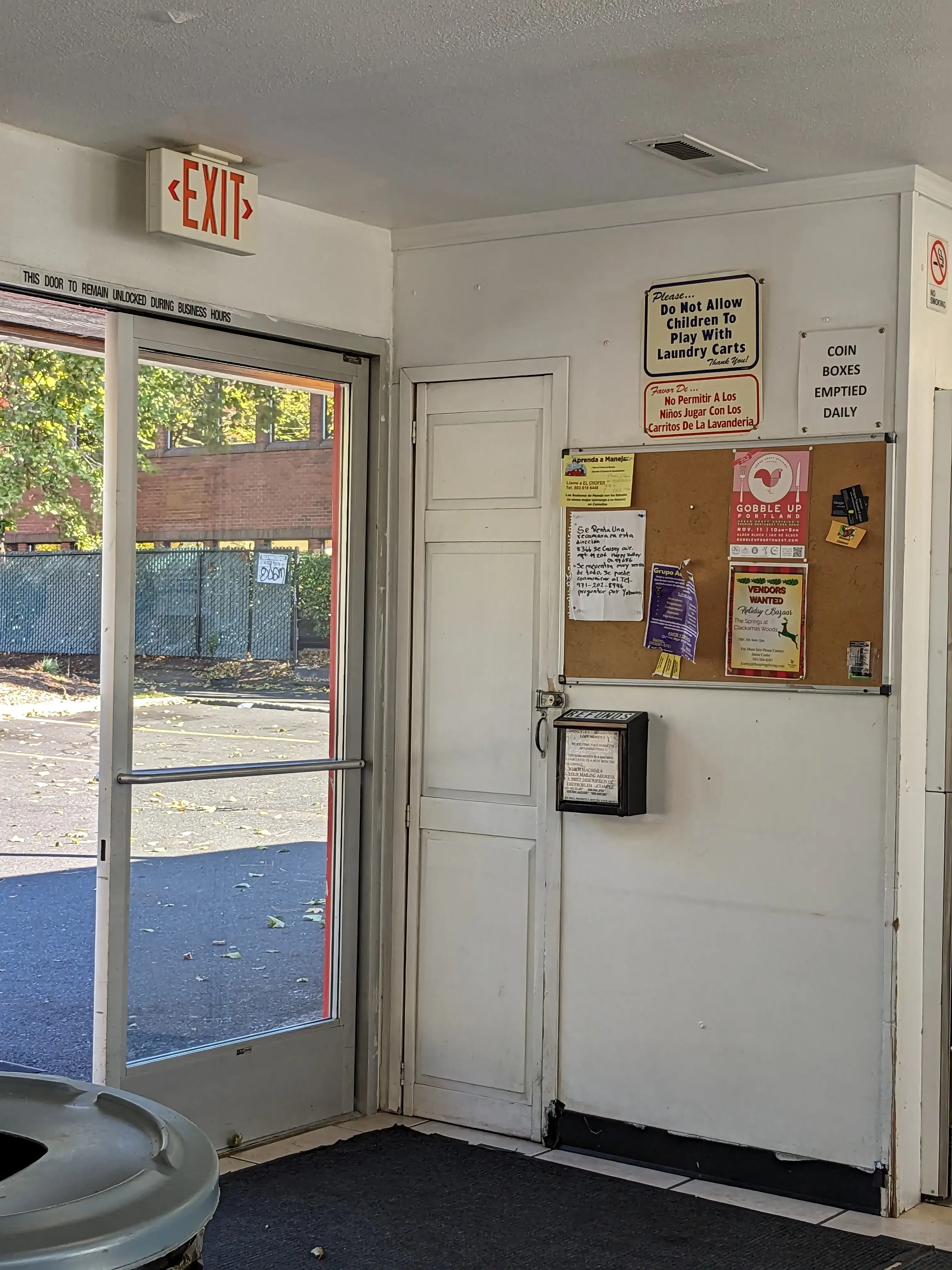 Town Center Laundromat - Image 12