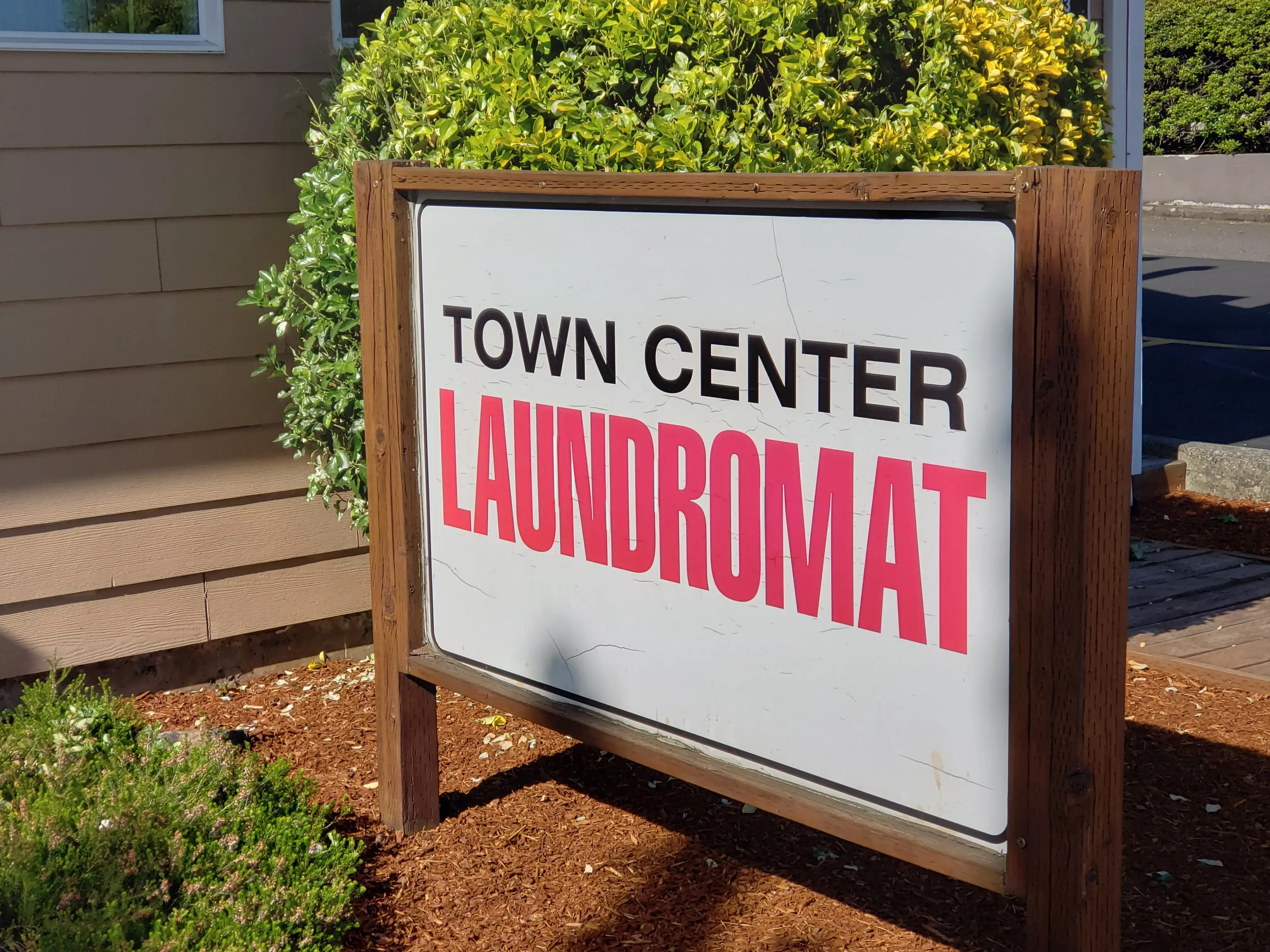 Town Center Laundromat thumbnail 20
