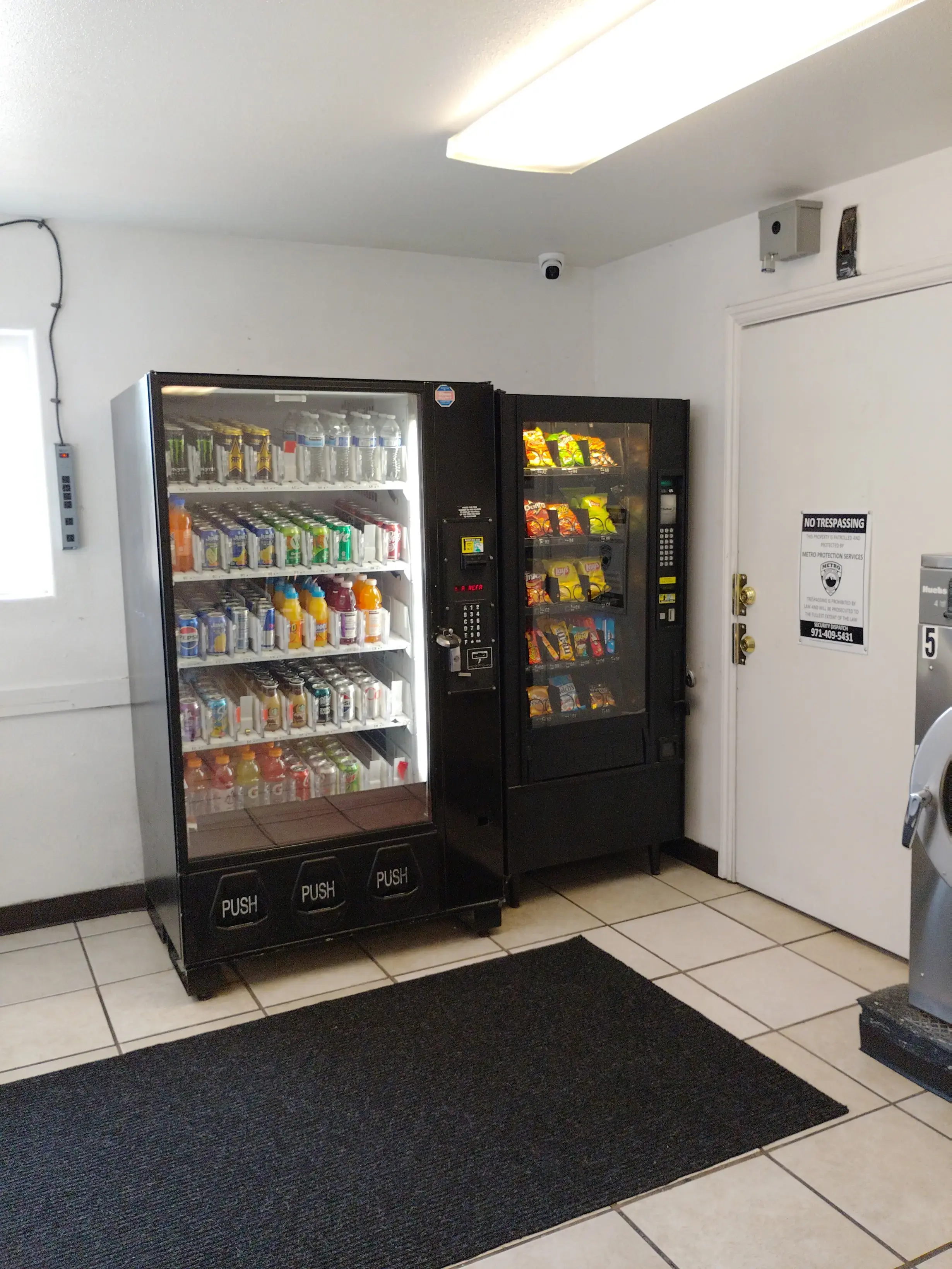 Town Center Laundromat - Image 4