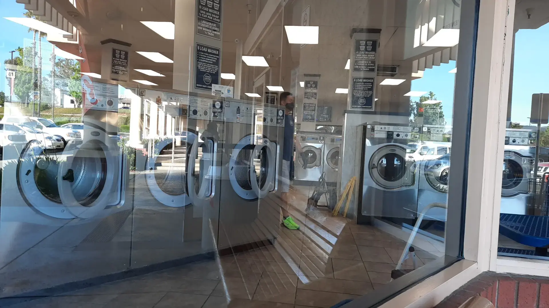Town Center Laundromat thumbnail 17
