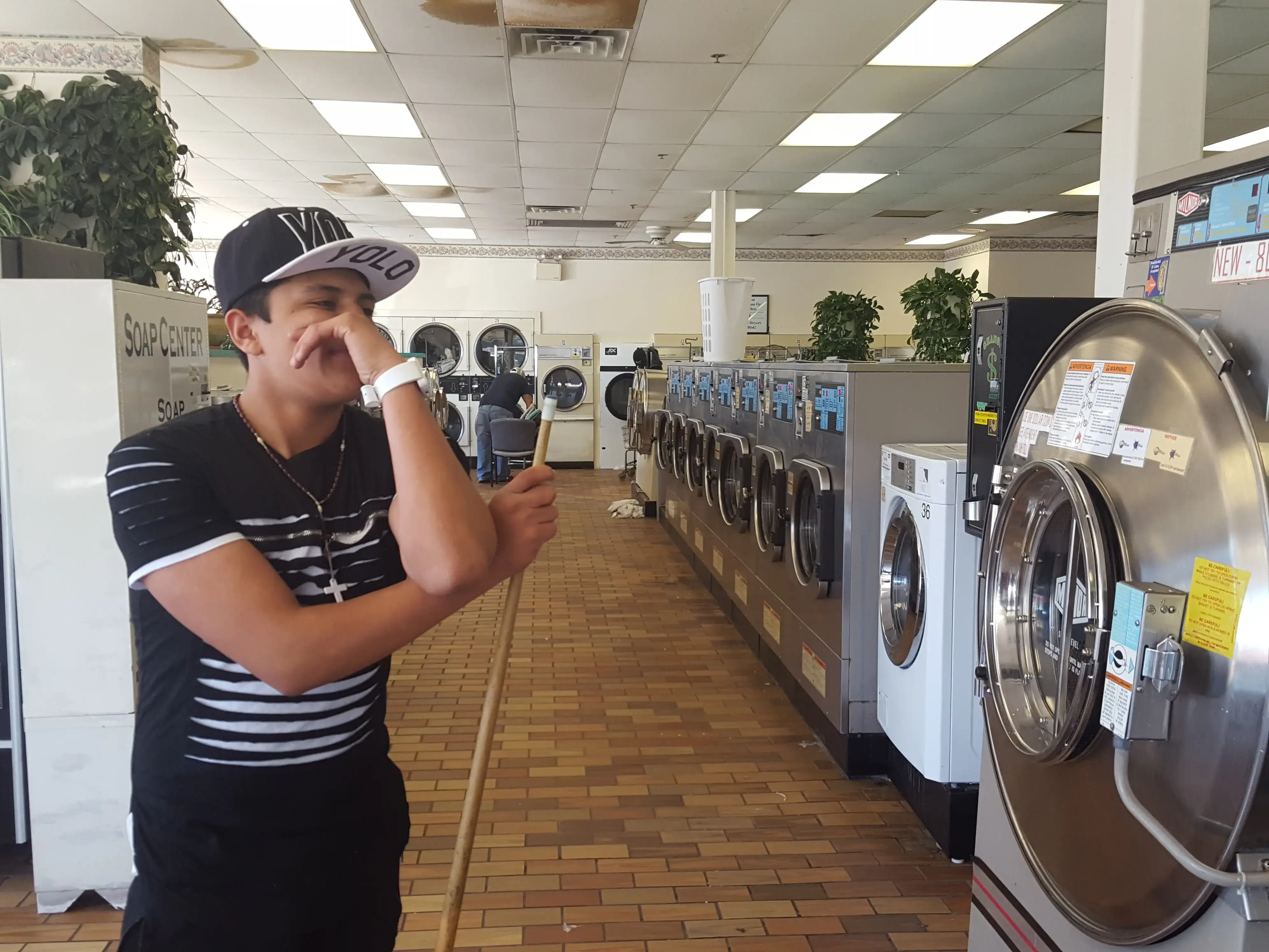 Town Center Laundry thumbnail 19
