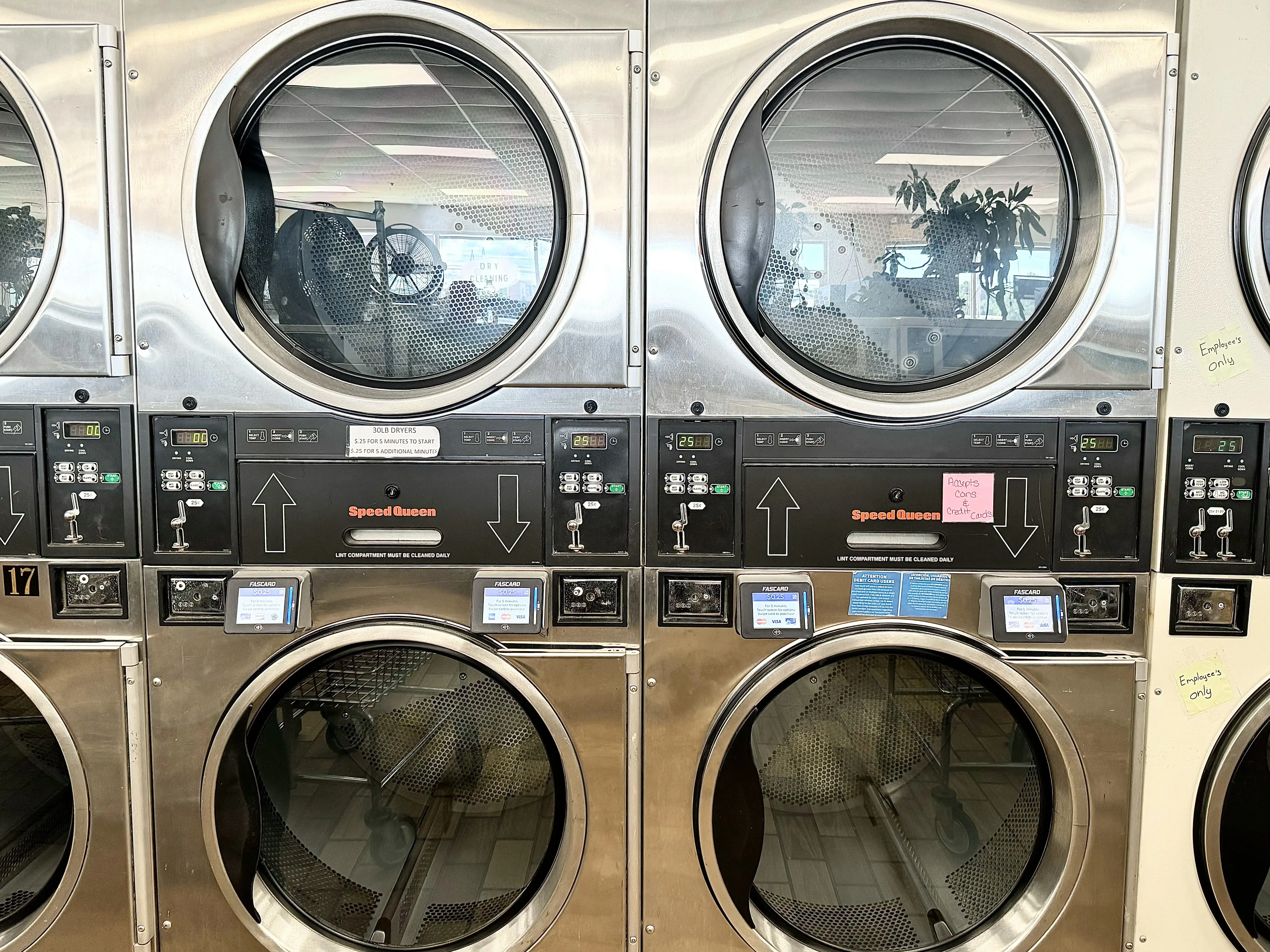 Town Center Laundry - Image 8