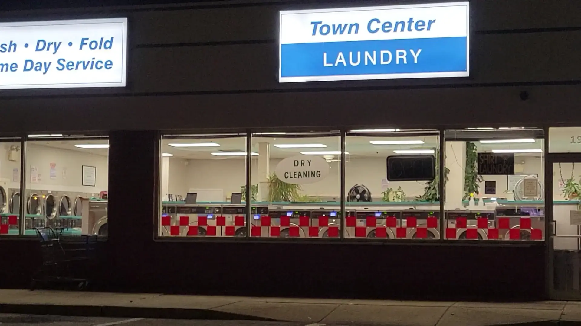 Town Center Laundry thumbnail 18