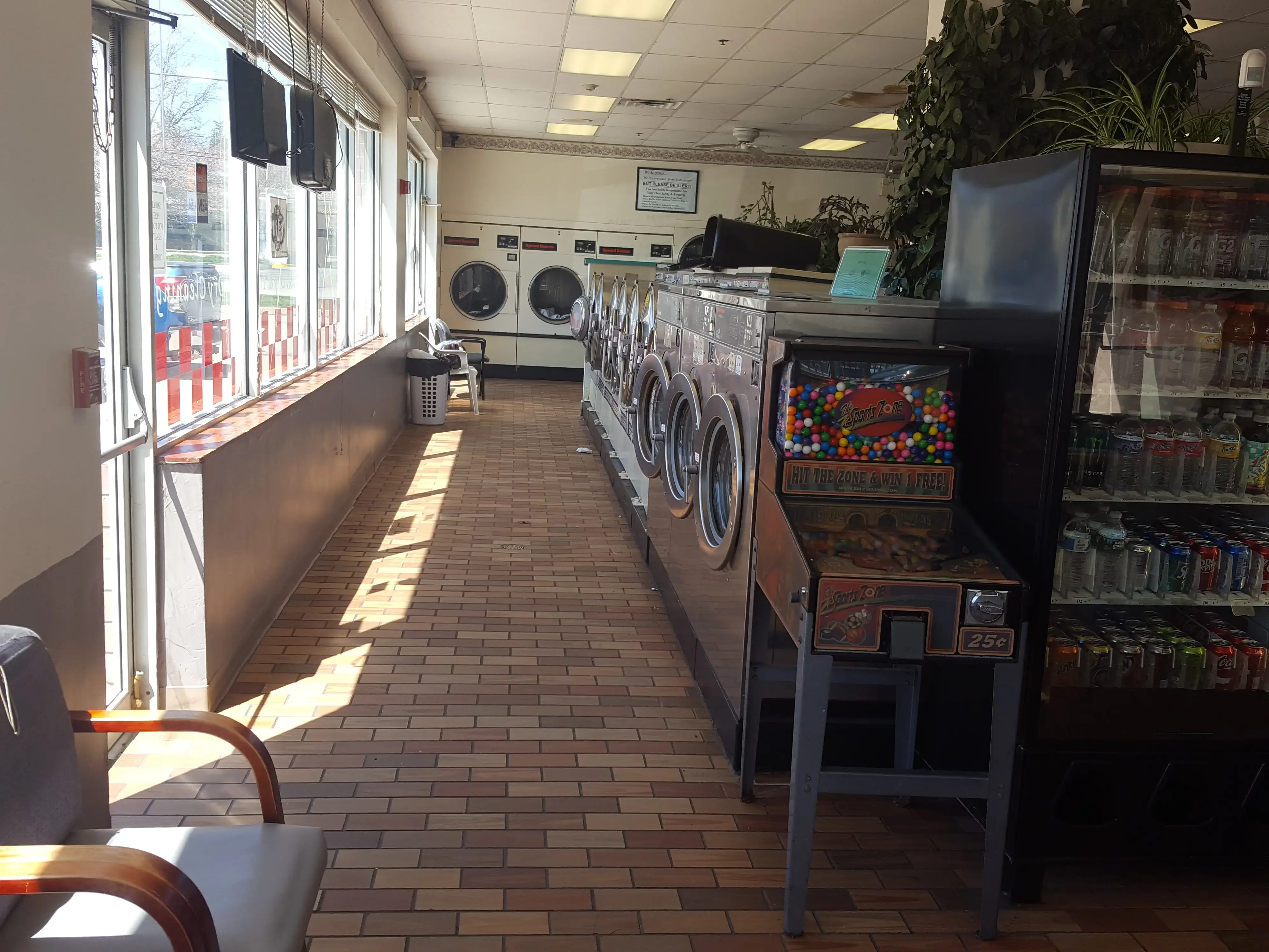 Town Center Laundry thumbnail 9