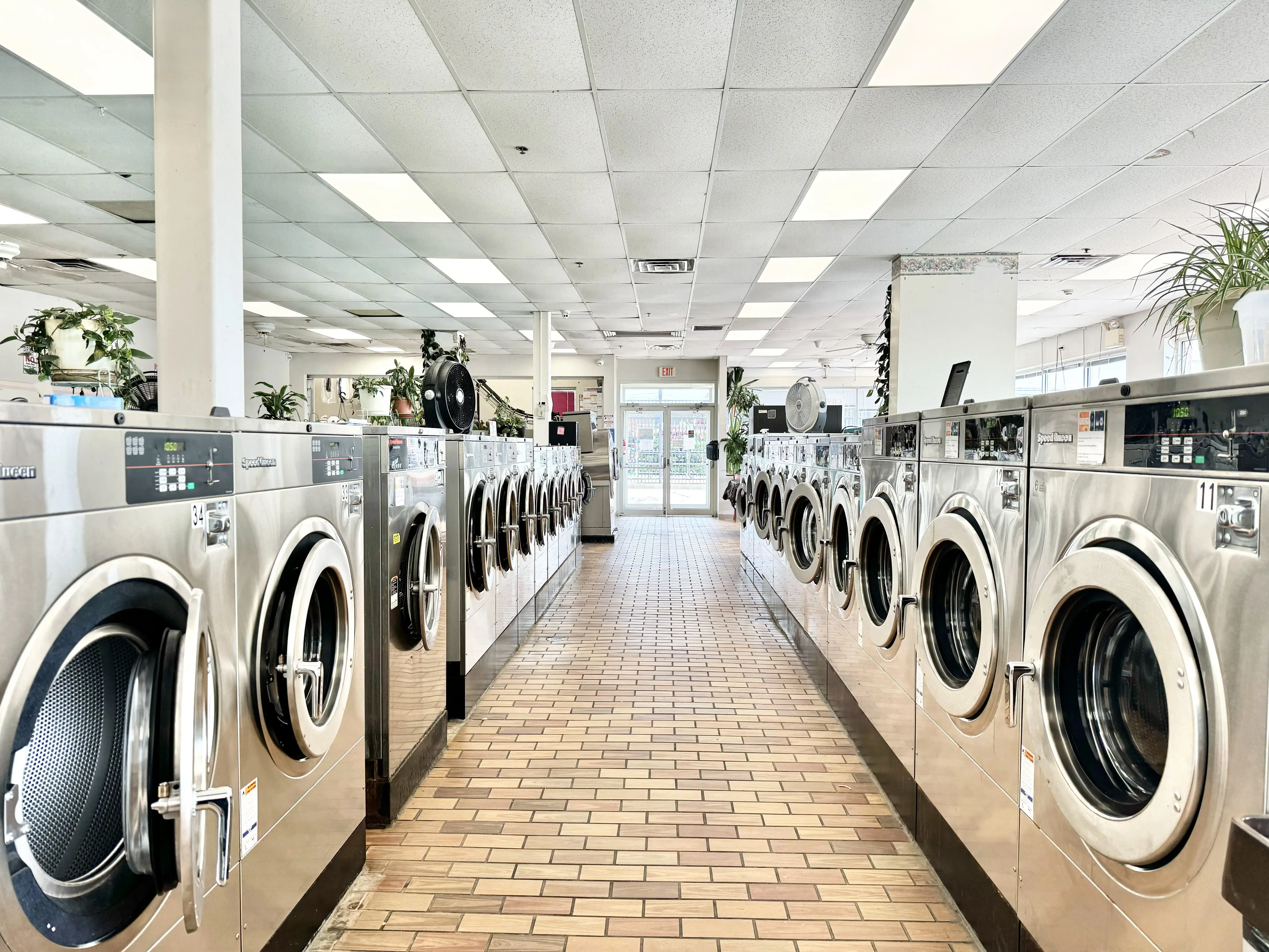 Town Center Laundry - Image 2